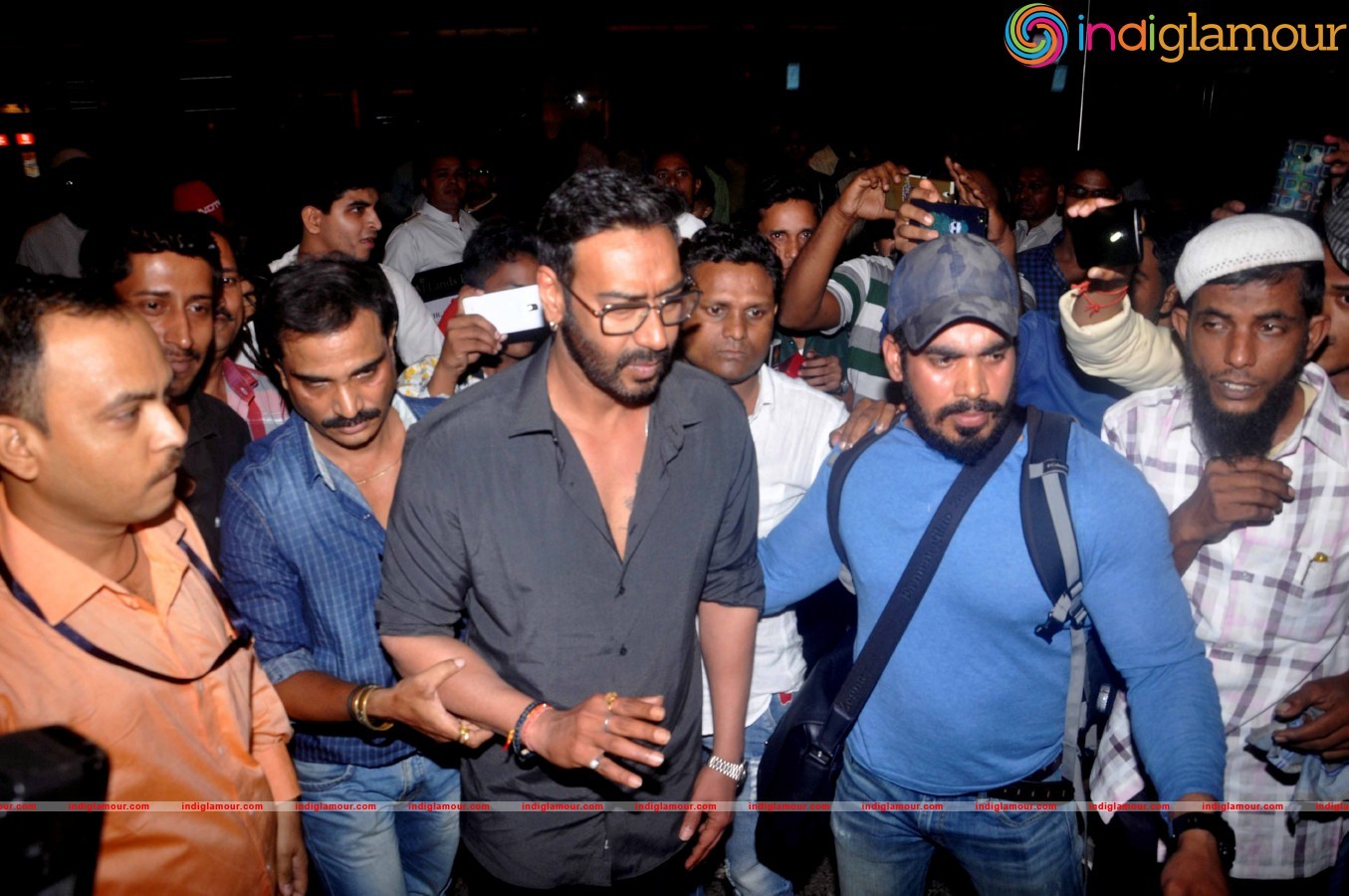 Ajay Devgan Back From Delhi After Receiving Padma Shri Event hd photo
