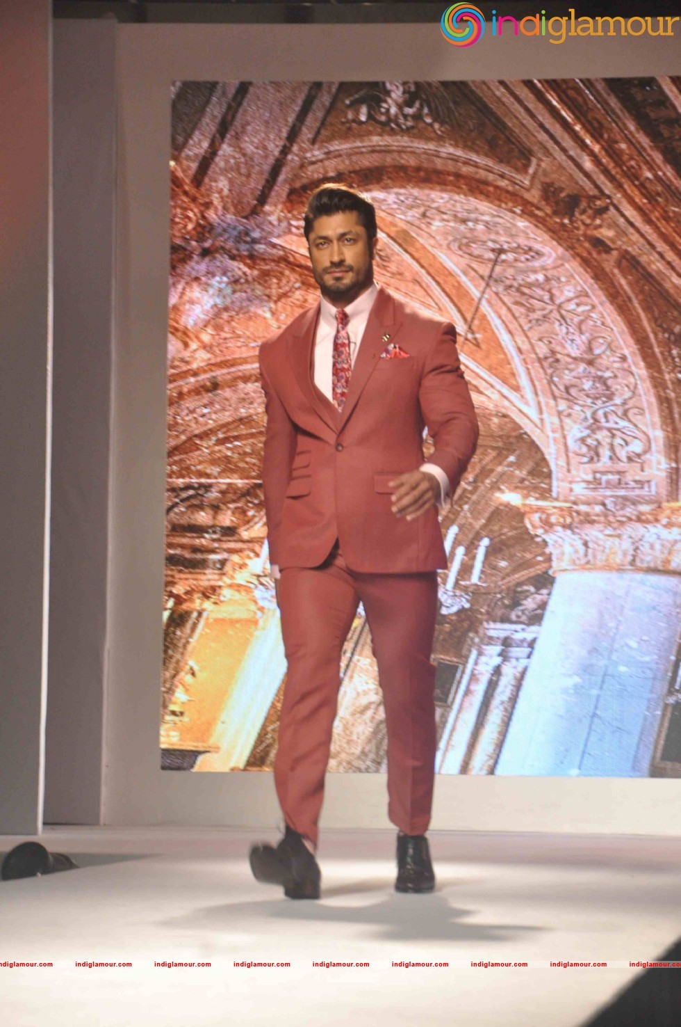 Vidyut Jamwal And Aditi Rao Hydari Walk The Ramp For The Woolmark Show Event hd photo