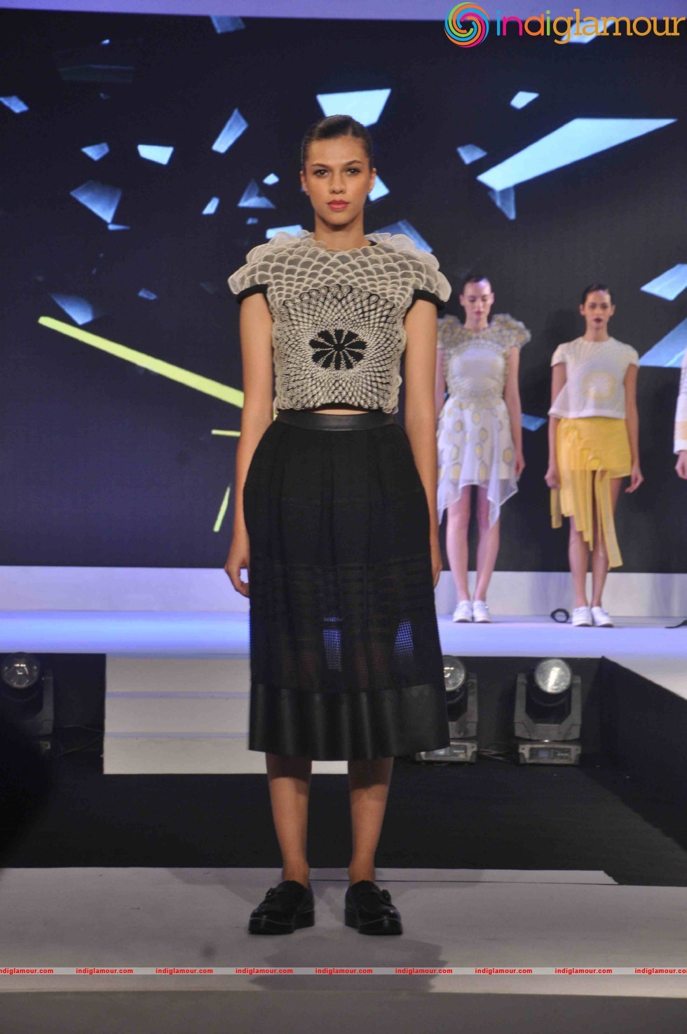 Vidyut Jamwal And Aditi Rao Hydari Walk The Ramp For The Woolmark Show Event hd photo