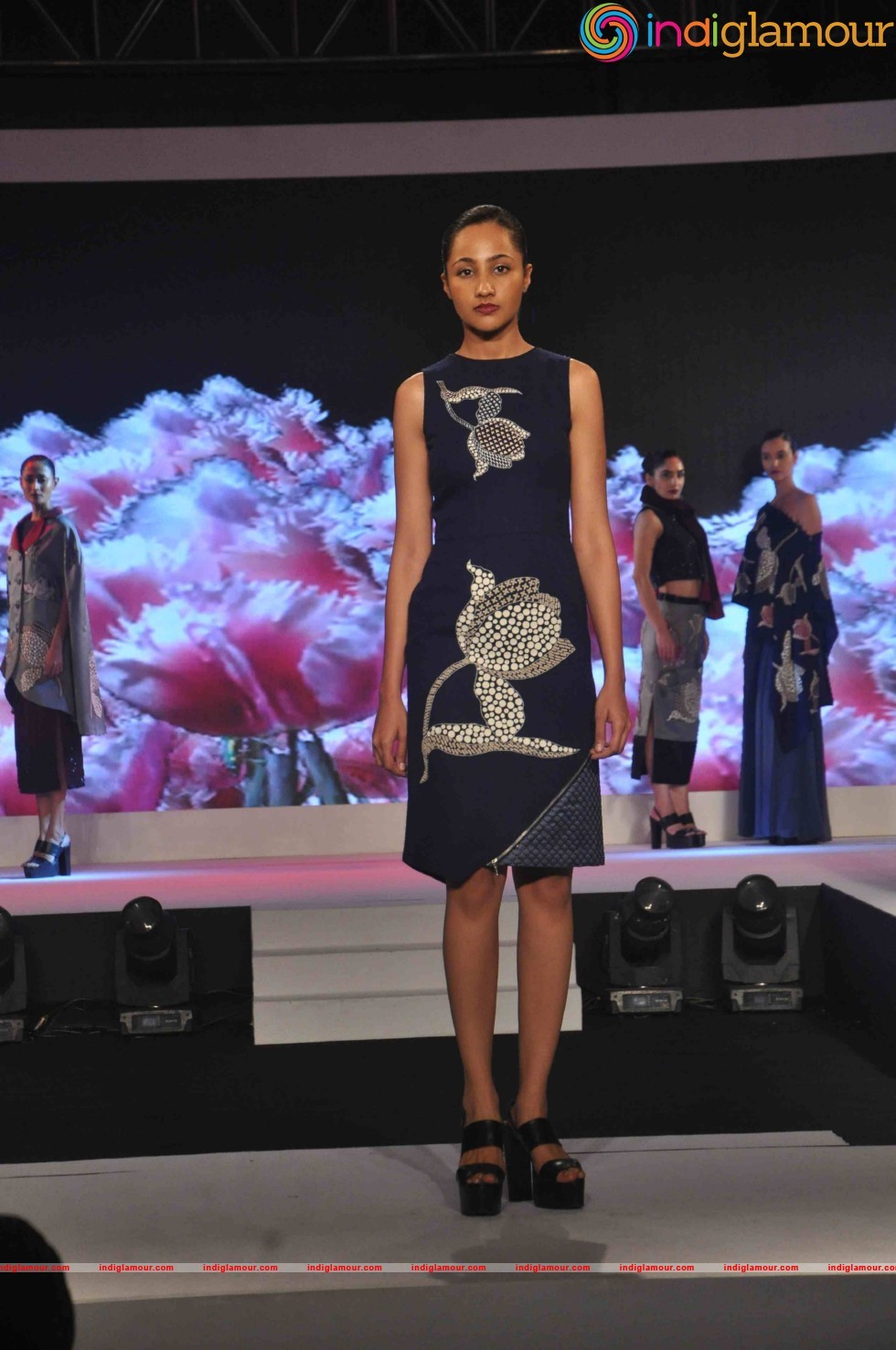 Vidyut Jamwal And Aditi Rao Hydari Walk The Ramp For The Woolmark Show Event hd photo