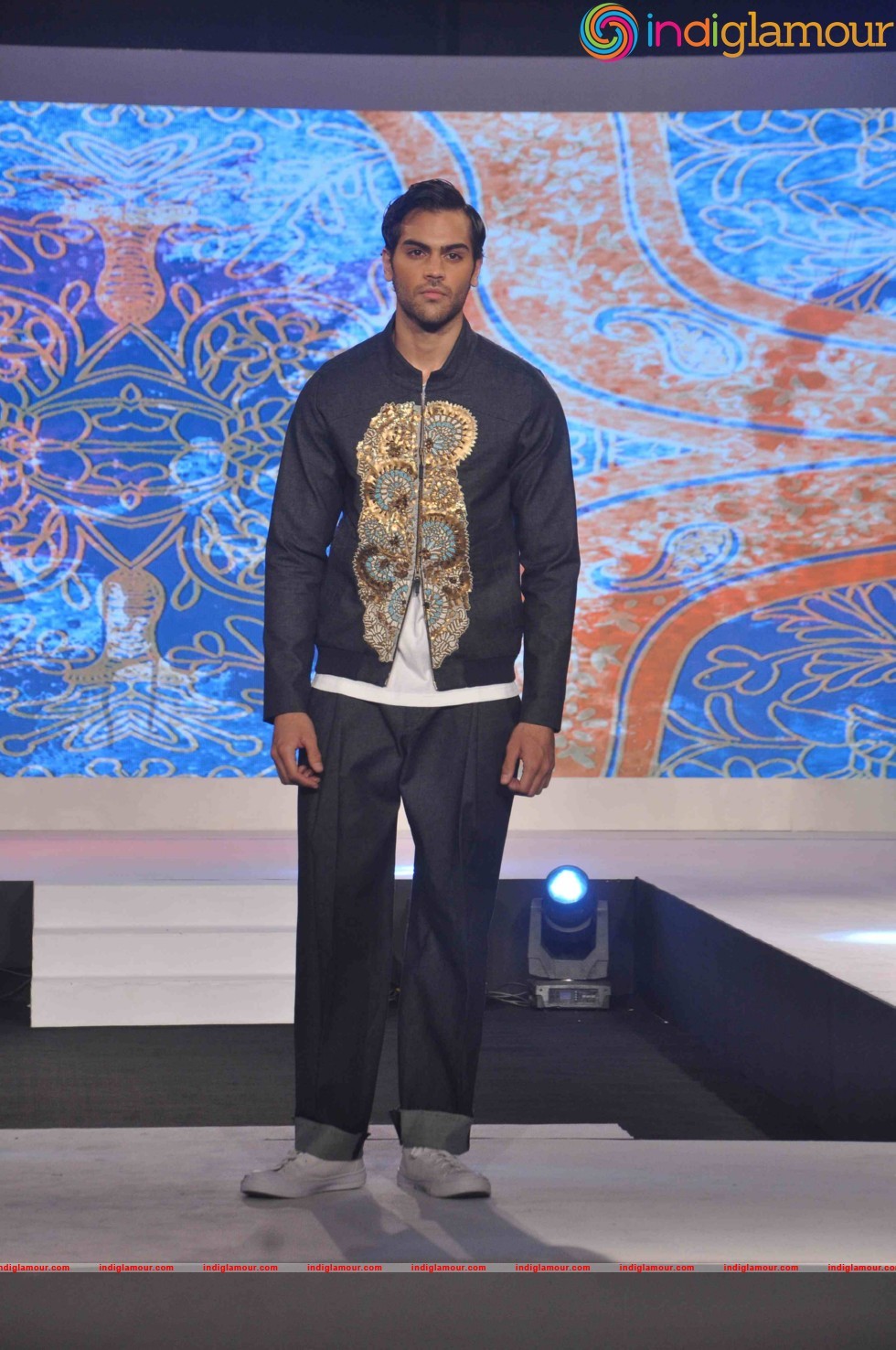 Vidyut Jamwal And Aditi Rao Hydari Walk The Ramp For The Woolmark Show Event hd photo