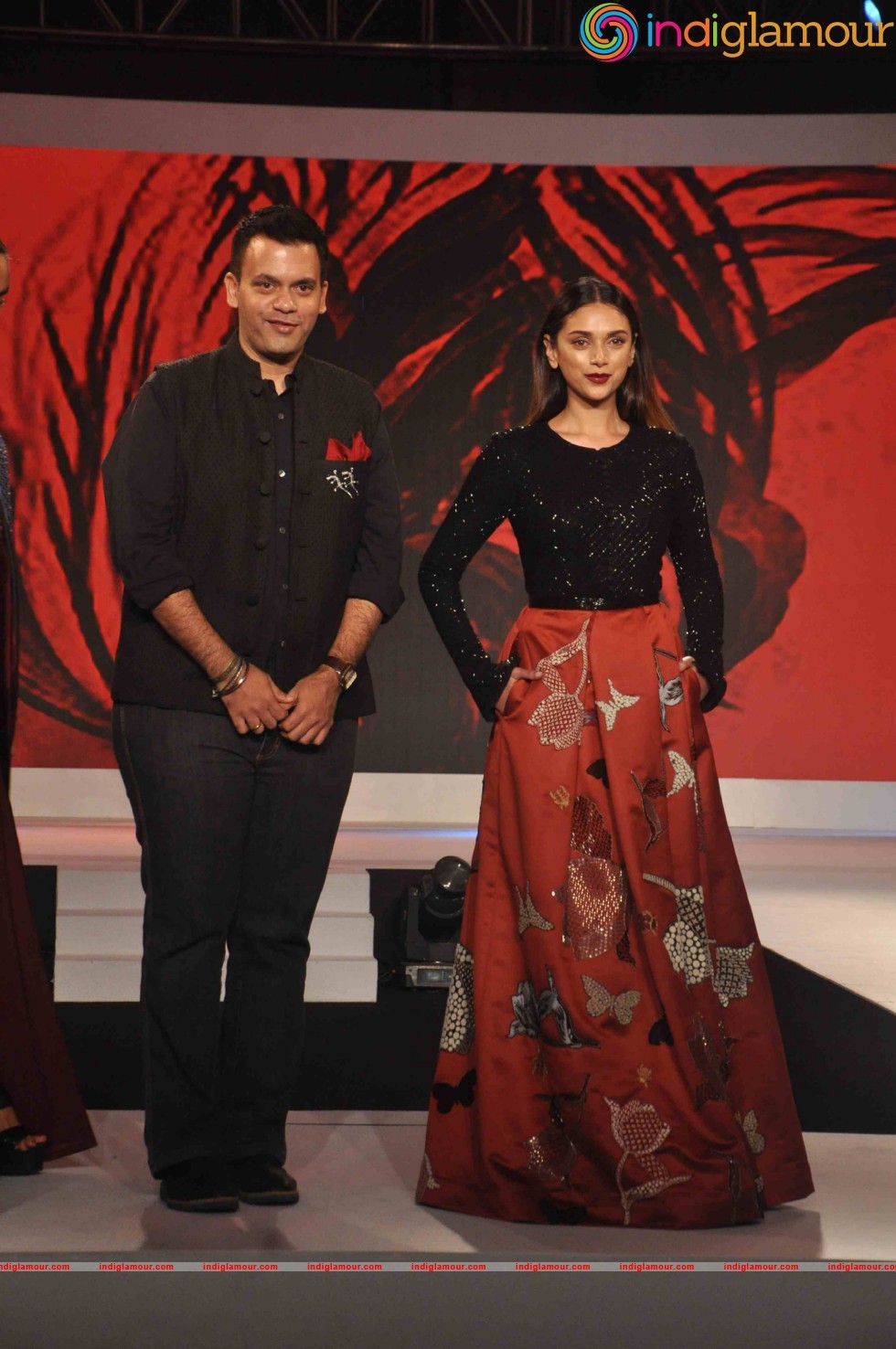 Vidyut Jamwal And Aditi Rao Hydari Walk The Ramp For The Woolmark Show Event hd photo