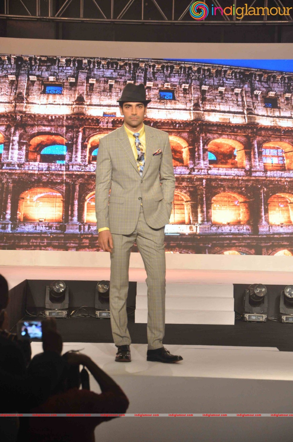 Vidyut Jamwal And Aditi Rao Hydari Walk The Ramp For The Woolmark Show Event hd photo