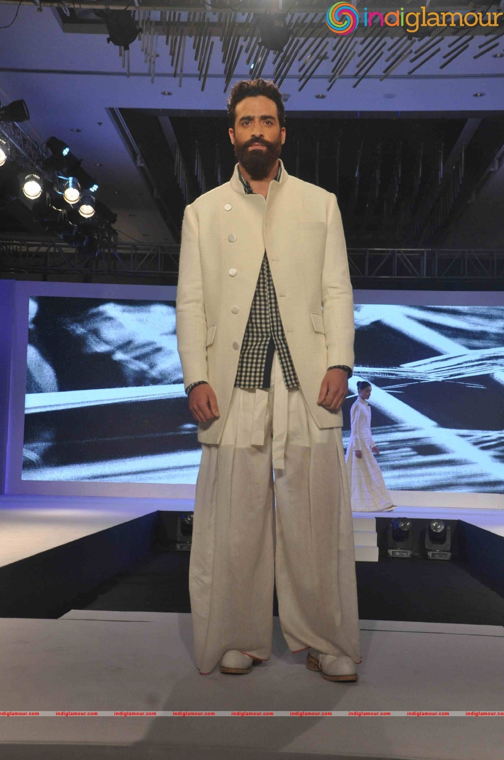 Vidyut Jamwal And Aditi Rao Hydari Walk The Ramp For The Woolmark Show Event hd photo
