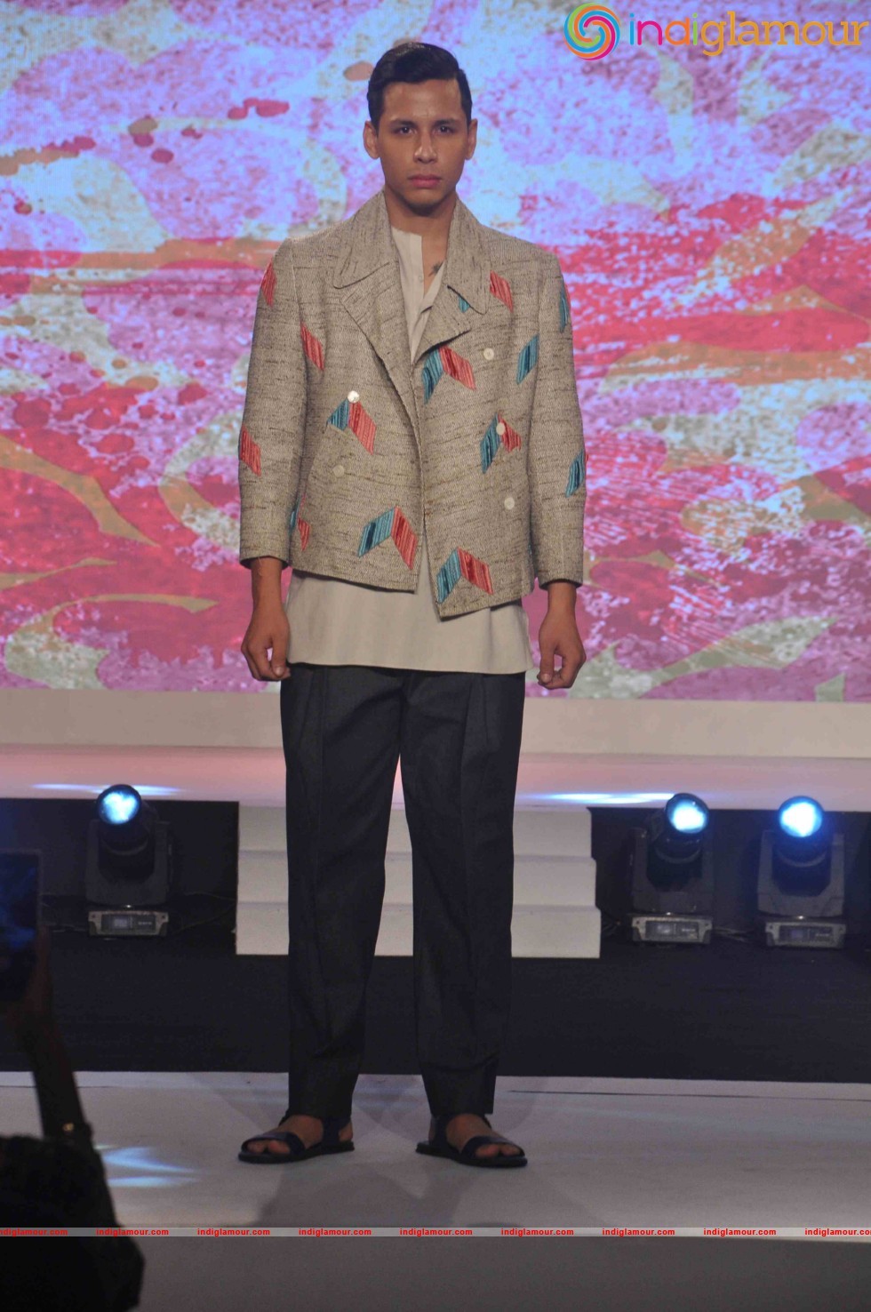 Vidyut Jamwal And Aditi Rao Hydari Walk The Ramp For The Woolmark Show Event hd photo
