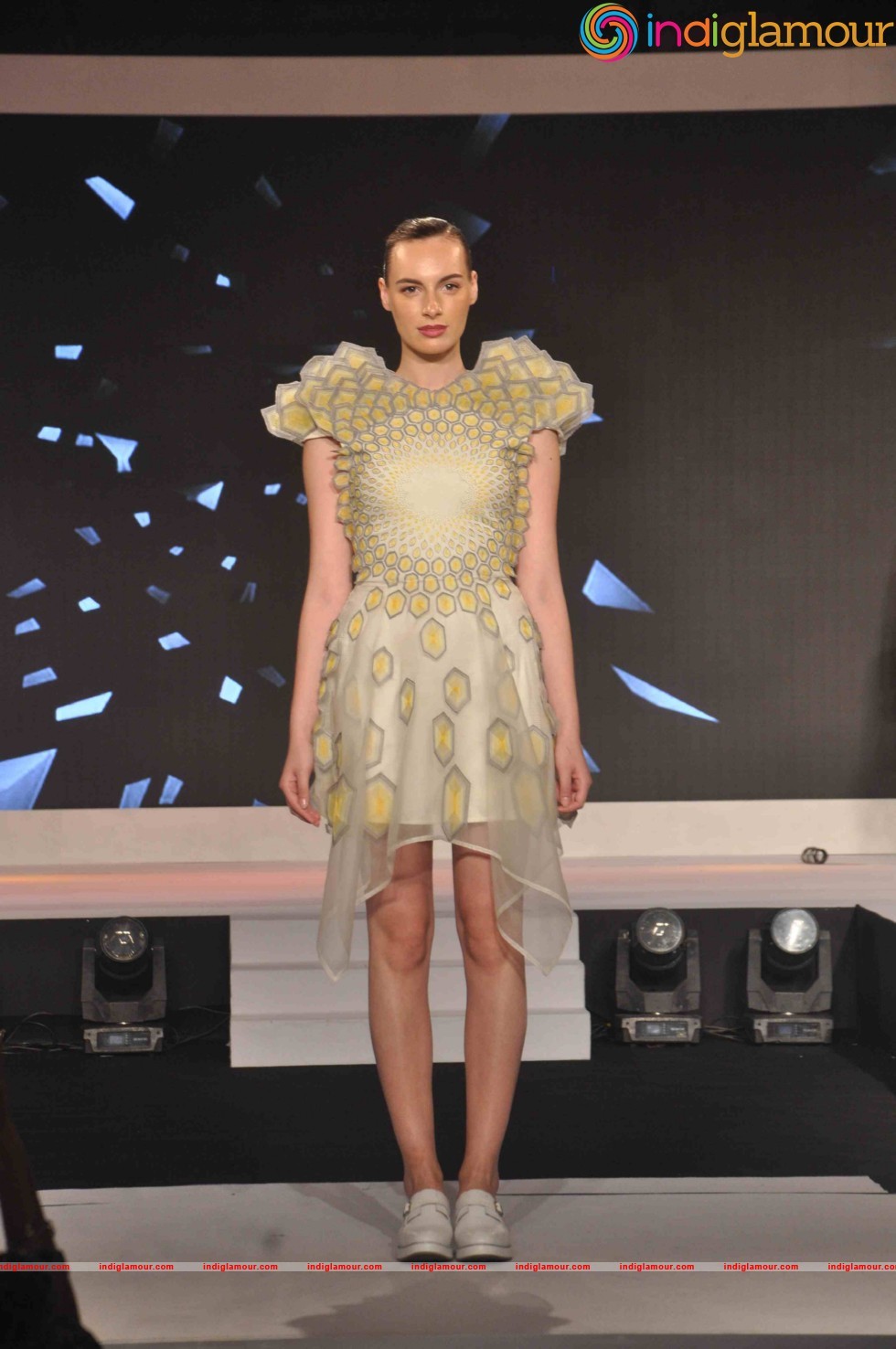 Vidyut Jamwal And Aditi Rao Hydari Walk The Ramp For The Woolmark Show Event hd photo