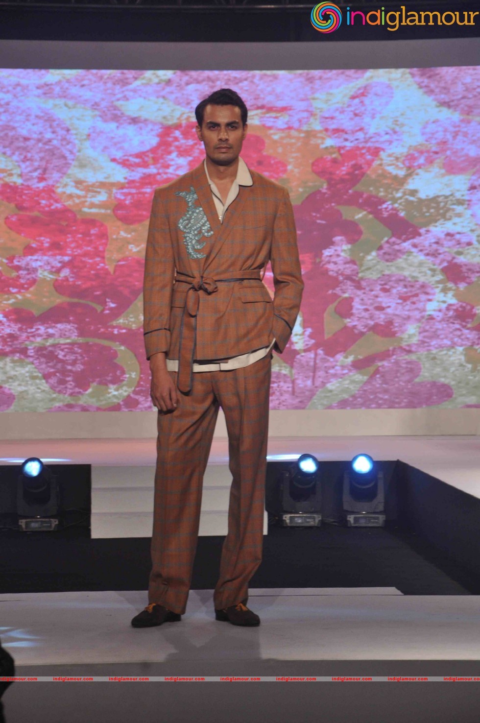 Vidyut Jamwal And Aditi Rao Hydari Walk The Ramp For The Woolmark Show Event hd photo