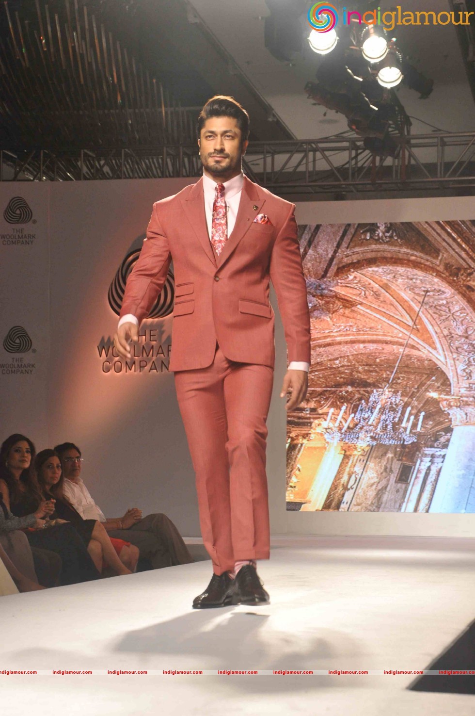 Vidyut Jamwal And Aditi Rao Hydari Walk The Ramp For The Woolmark Show Event hd photo