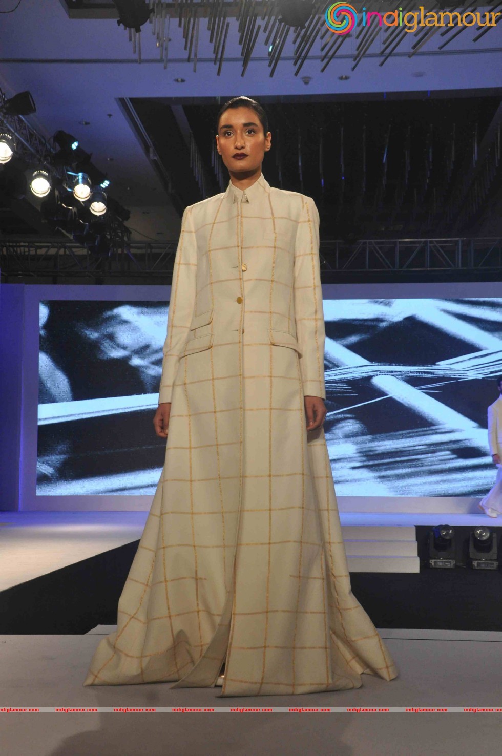 Vidyut Jamwal And Aditi Rao Hydari Walk The Ramp For The Woolmark Show Event hd photo