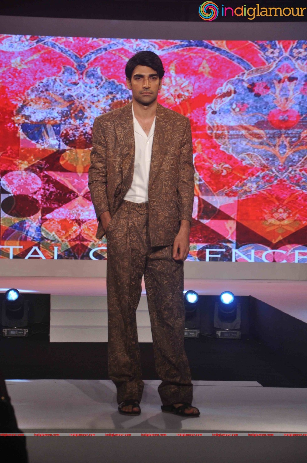 Vidyut Jamwal And Aditi Rao Hydari Walk The Ramp For The Woolmark Show Event hd photo