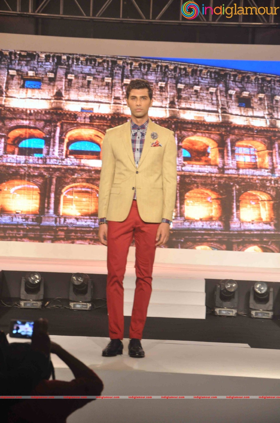 Vidyut Jamwal And Aditi Rao Hydari Walk The Ramp For The Woolmark Show Event hd photo
