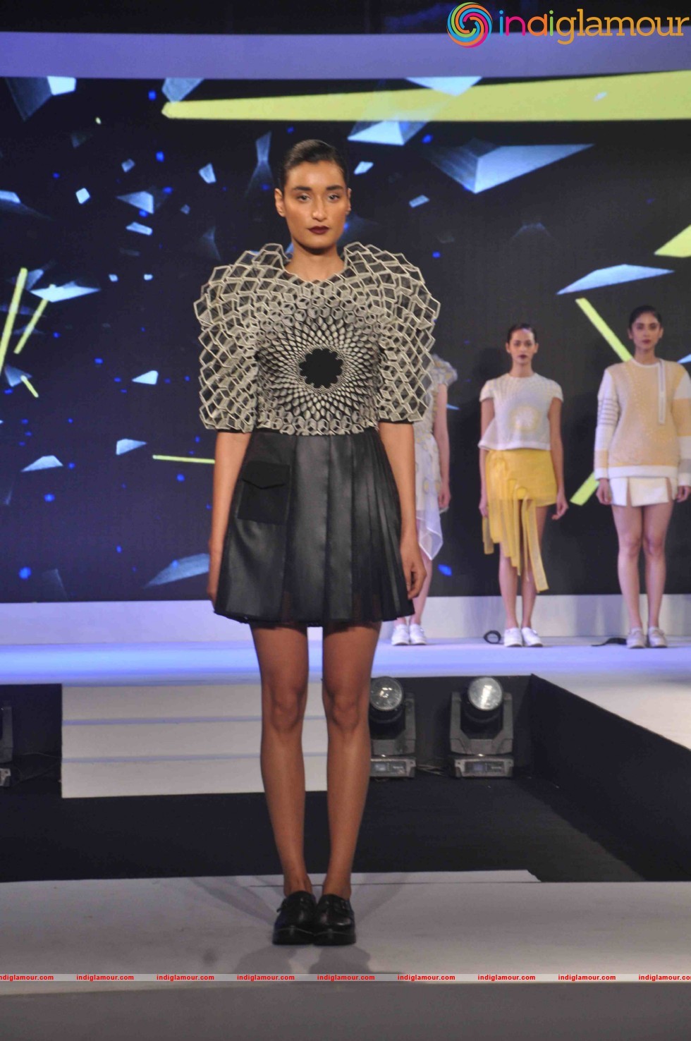 Vidyut Jamwal And Aditi Rao Hydari Walk The Ramp For The Woolmark Show Event hd photo