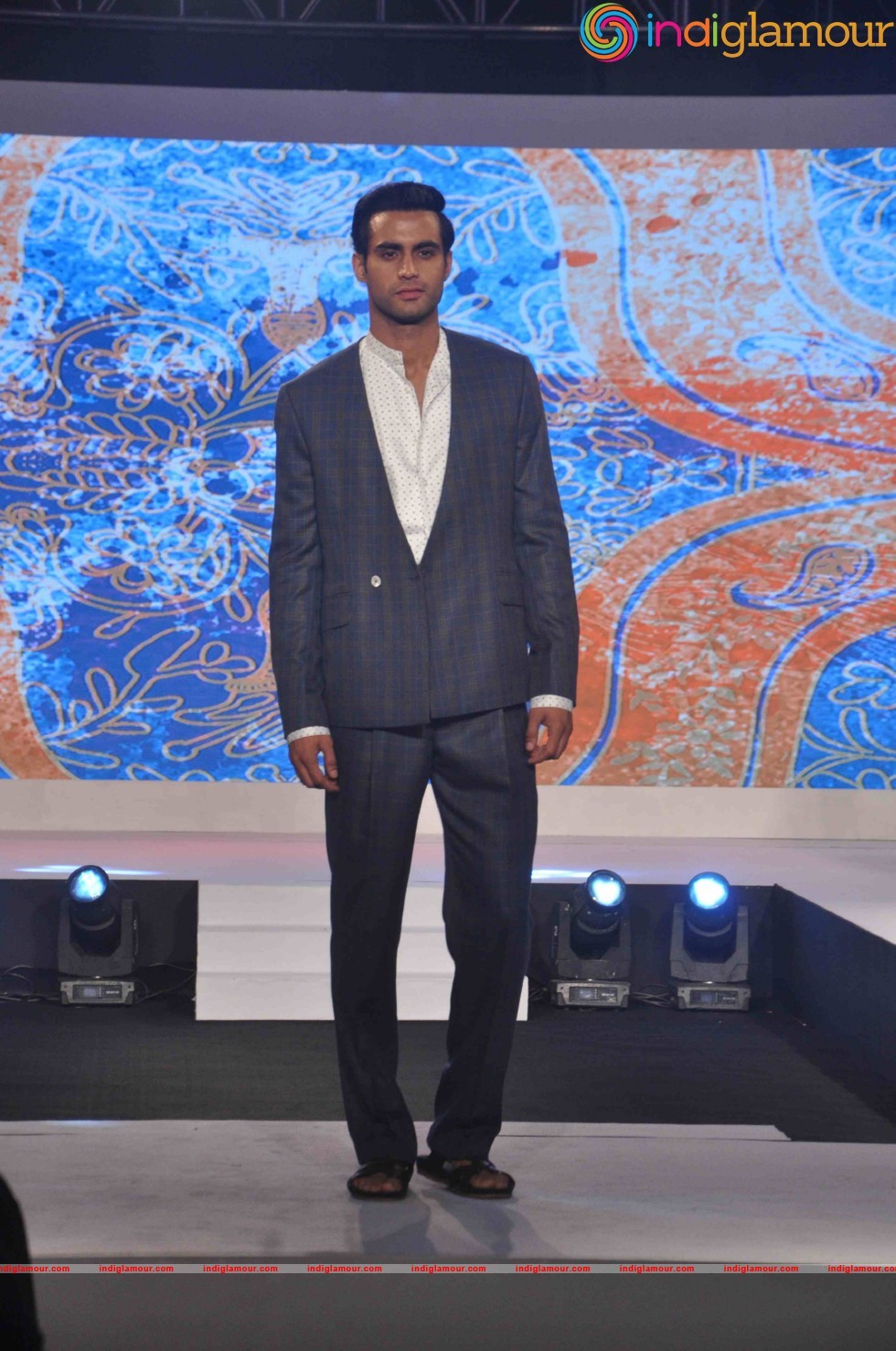 Vidyut Jamwal And Aditi Rao Hydari Walk The Ramp For The Woolmark Show Event hd photo
