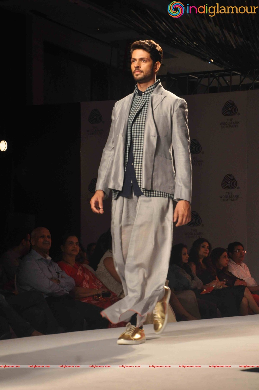 Vidyut Jamwal And Aditi Rao Hydari Walk The Ramp For The Woolmark Show Event hd photo