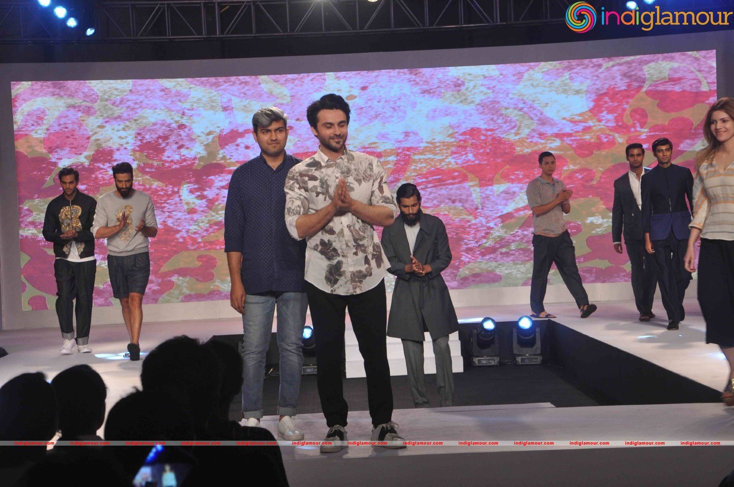 Vidyut Jamwal And Aditi Rao Hydari Walk The Ramp For The Woolmark Show Event hd photo