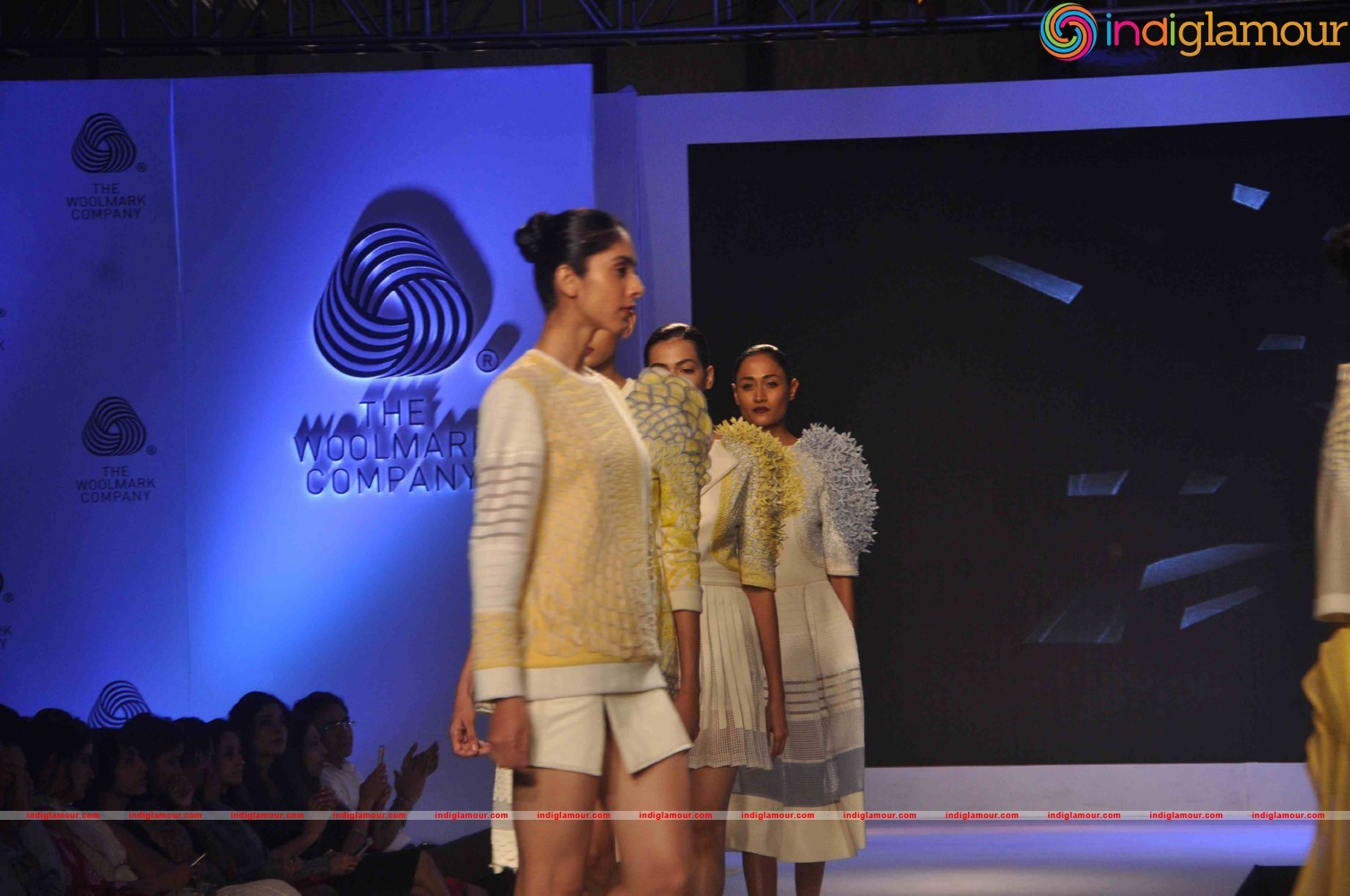 Vidyut Jamwal And Aditi Rao Hydari Walk The Ramp For The Woolmark Show Event hd photo