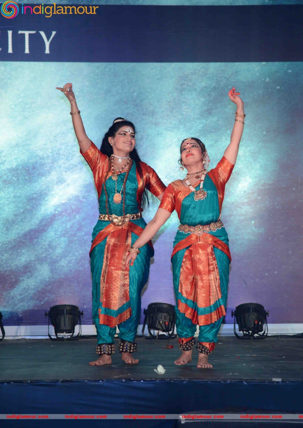 Bollywood Celebs at Grand Finale of Sandip Soparrkar Third India Dance Week Event hd photo