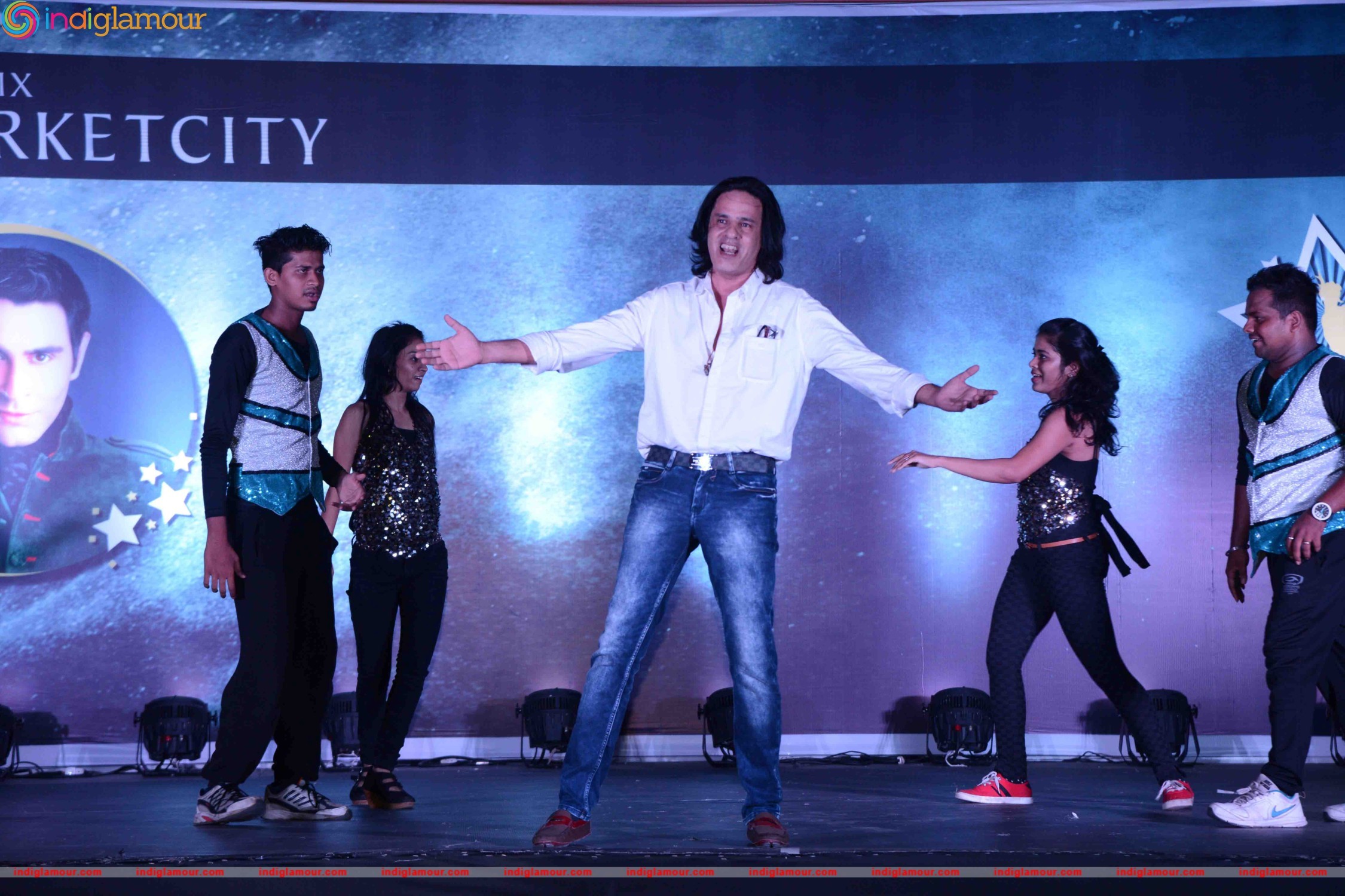 Bollywood Celebs at Grand Finale of Sandip Soparrkar Third India Dance Week Event hd photo