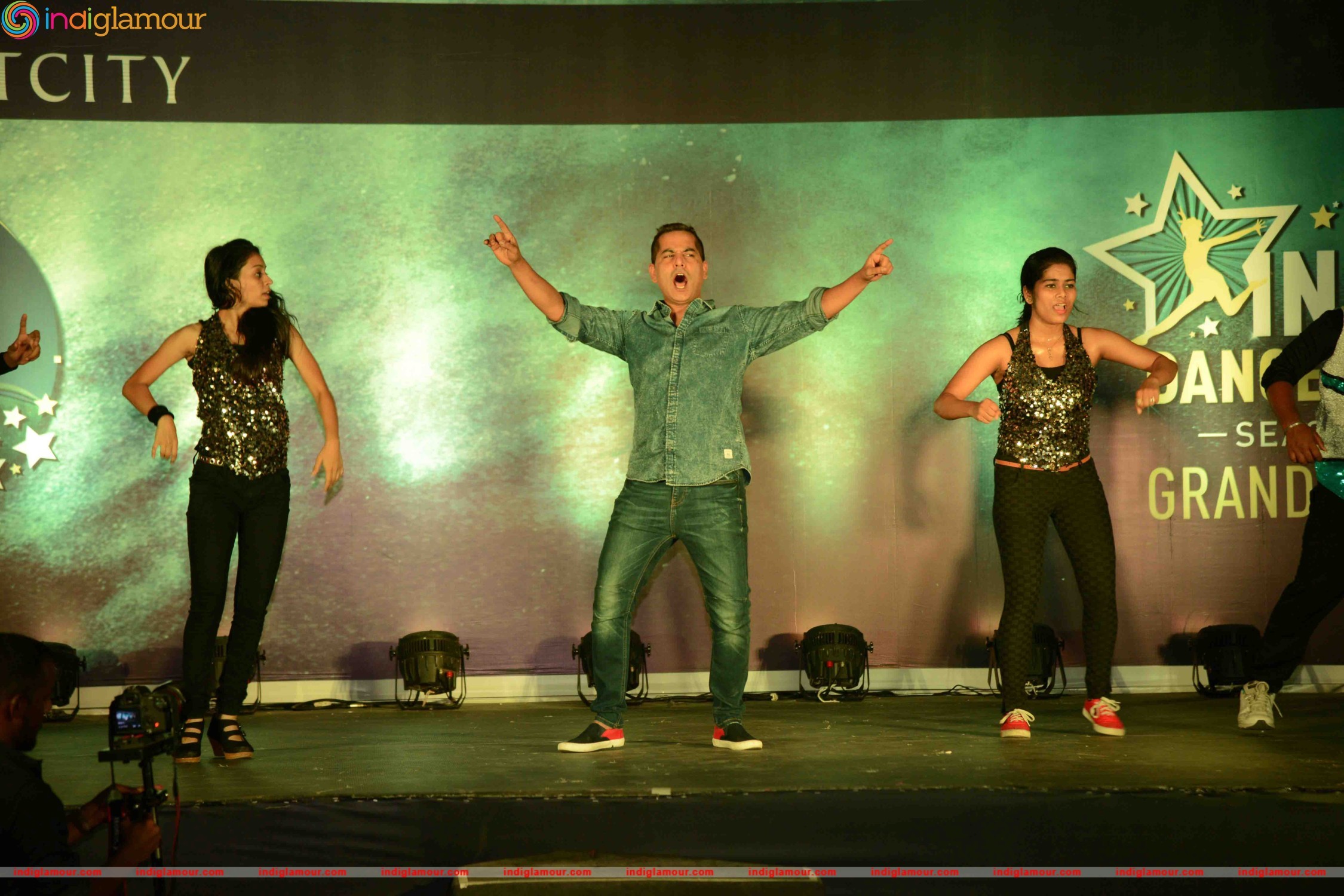 Bollywood Celebs at Grand Finale of Sandip Soparrkar Third India Dance Week Event hd photo