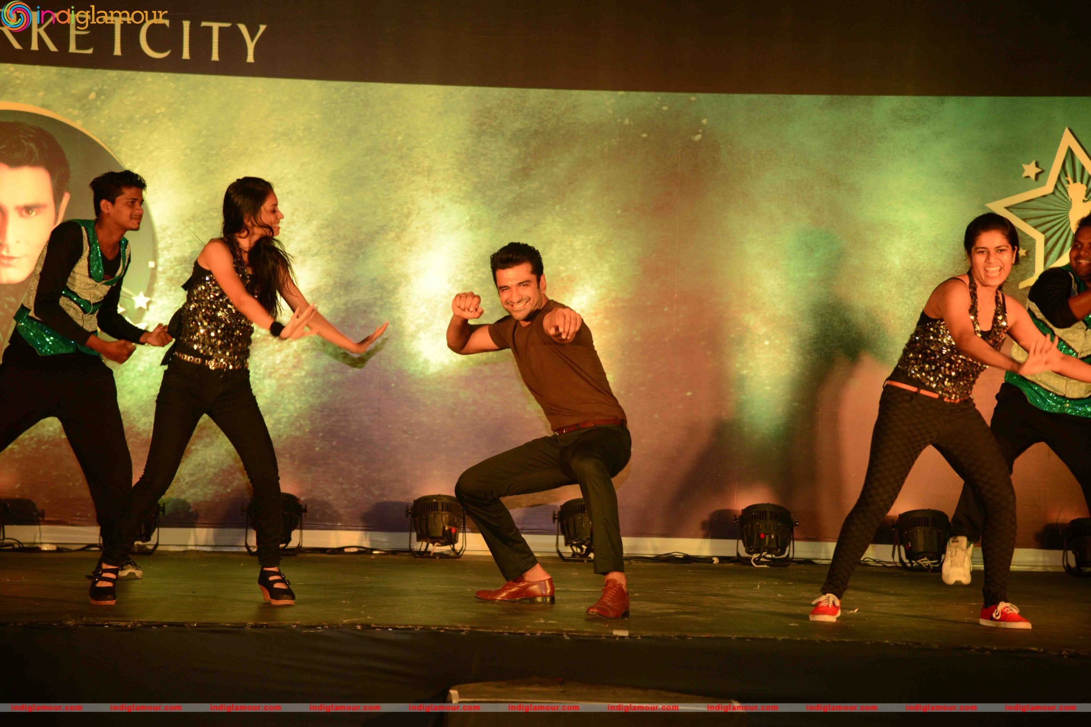 Bollywood Celebs at Grand Finale of Sandip Soparrkar Third India Dance Week Event hd photo