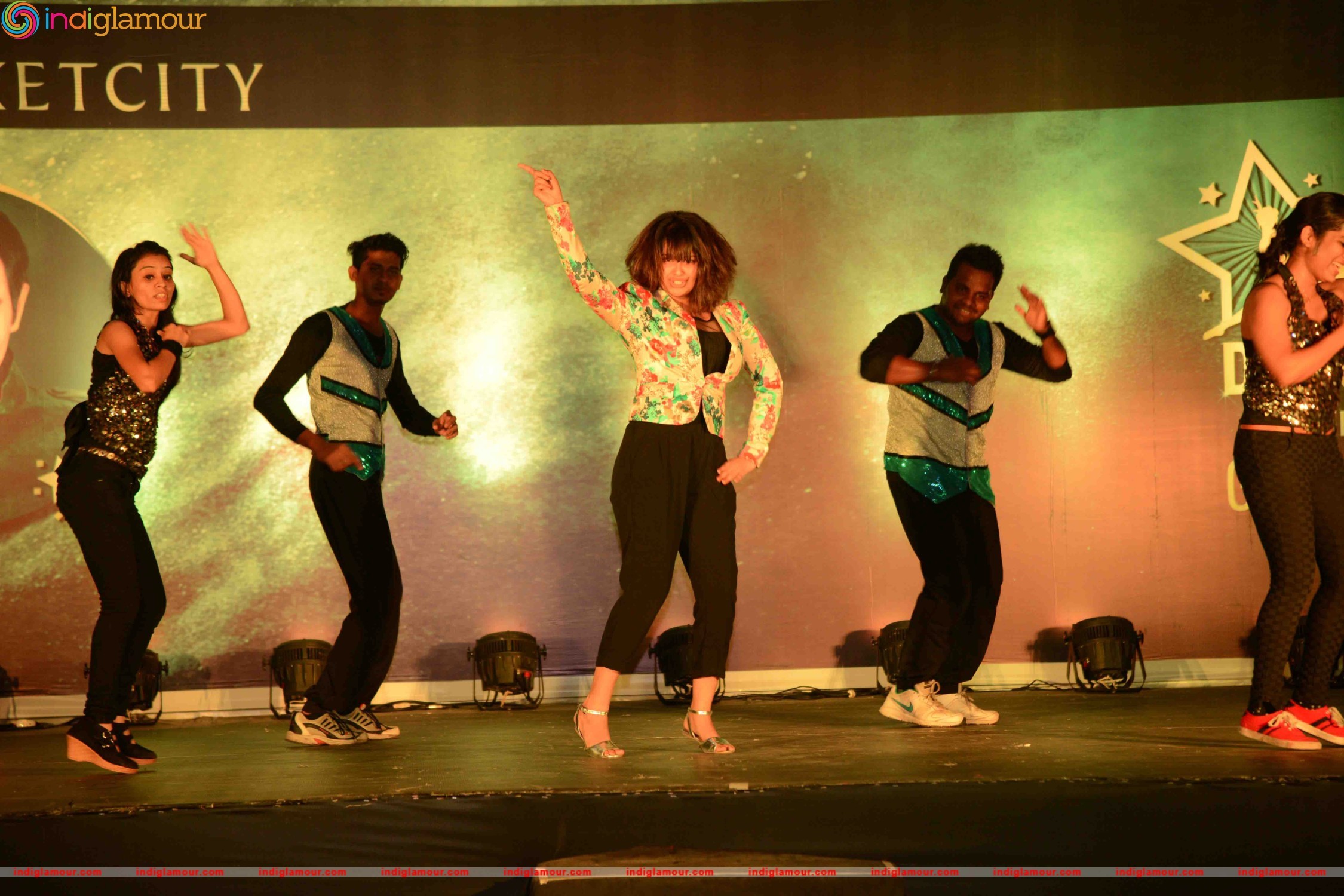 Bollywood Celebs at Grand Finale of Sandip Soparrkar Third India Dance Week Event hd photo