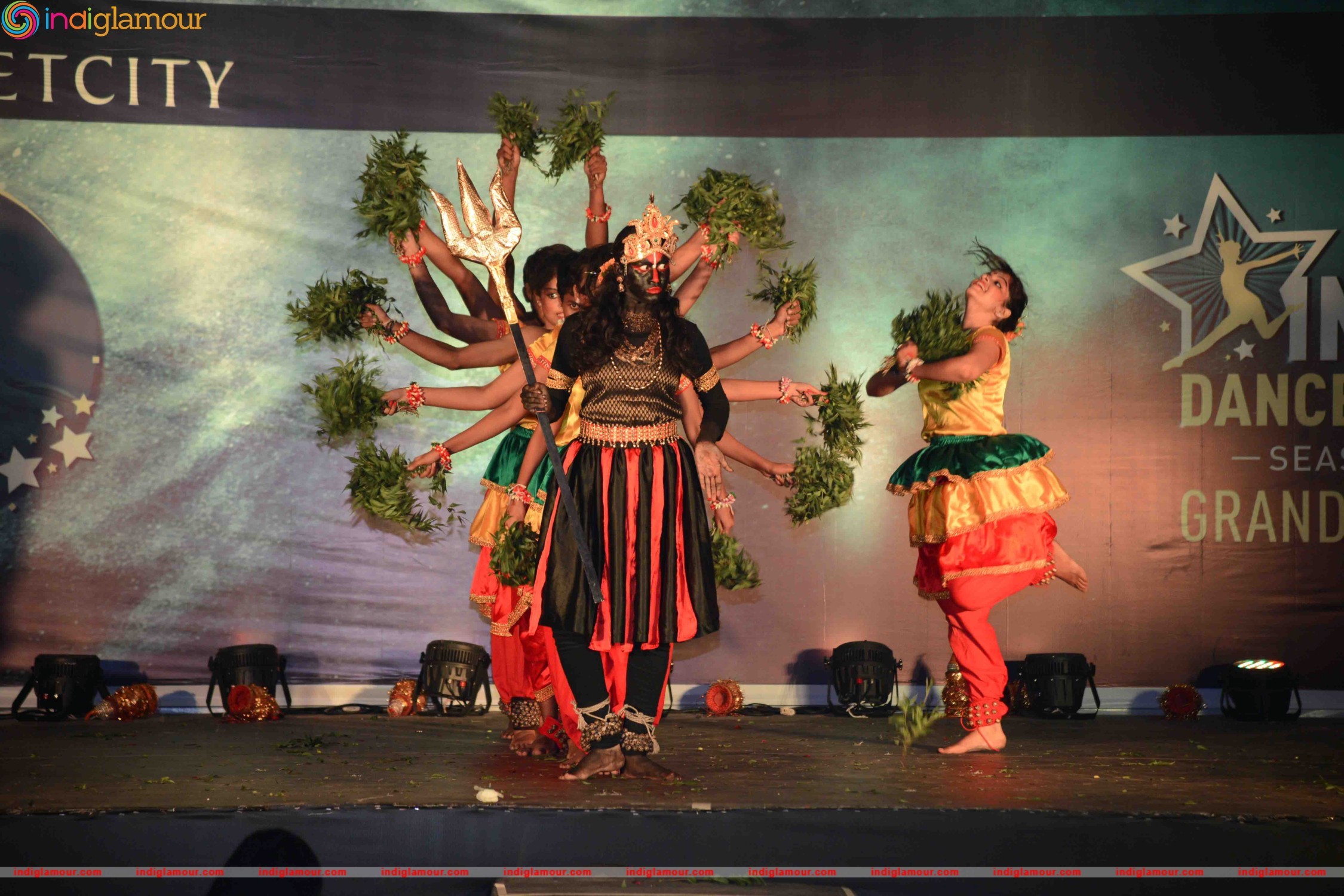 Bollywood Celebs at Grand Finale of Sandip Soparrkar Third India Dance Week Event hd photo