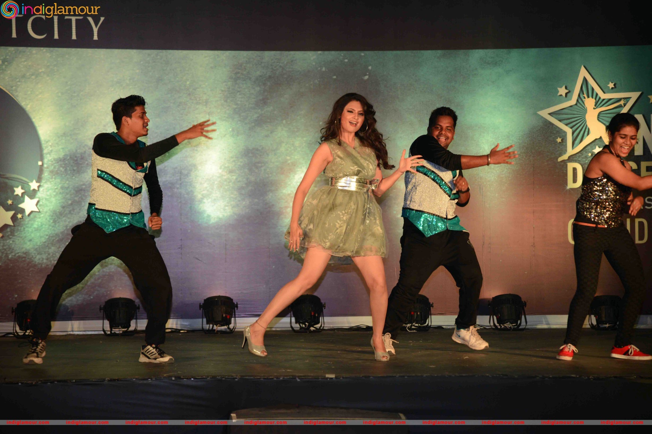 Bollywood Celebs at Grand Finale of Sandip Soparrkar Third India Dance Week Event hd photo