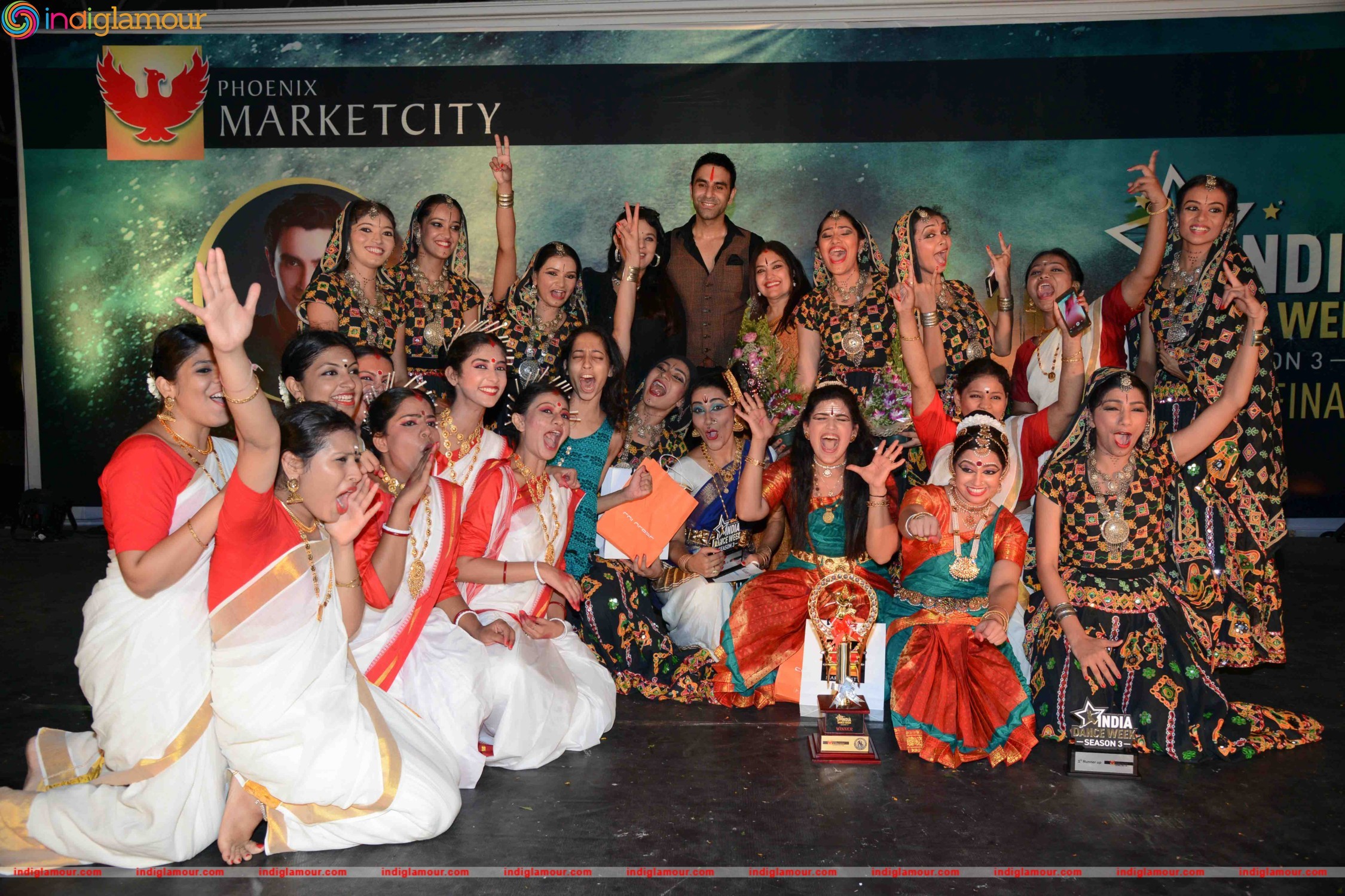Bollywood Celebs at Grand Finale of Sandip Soparrkar Third India Dance Week Event hd photo