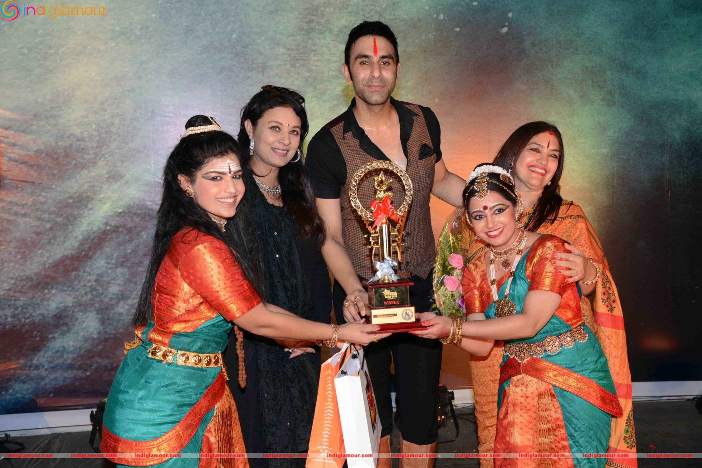 Bollywood Celebs at Grand Finale of Sandip Soparrkar Third India Dance Week Event hd photo