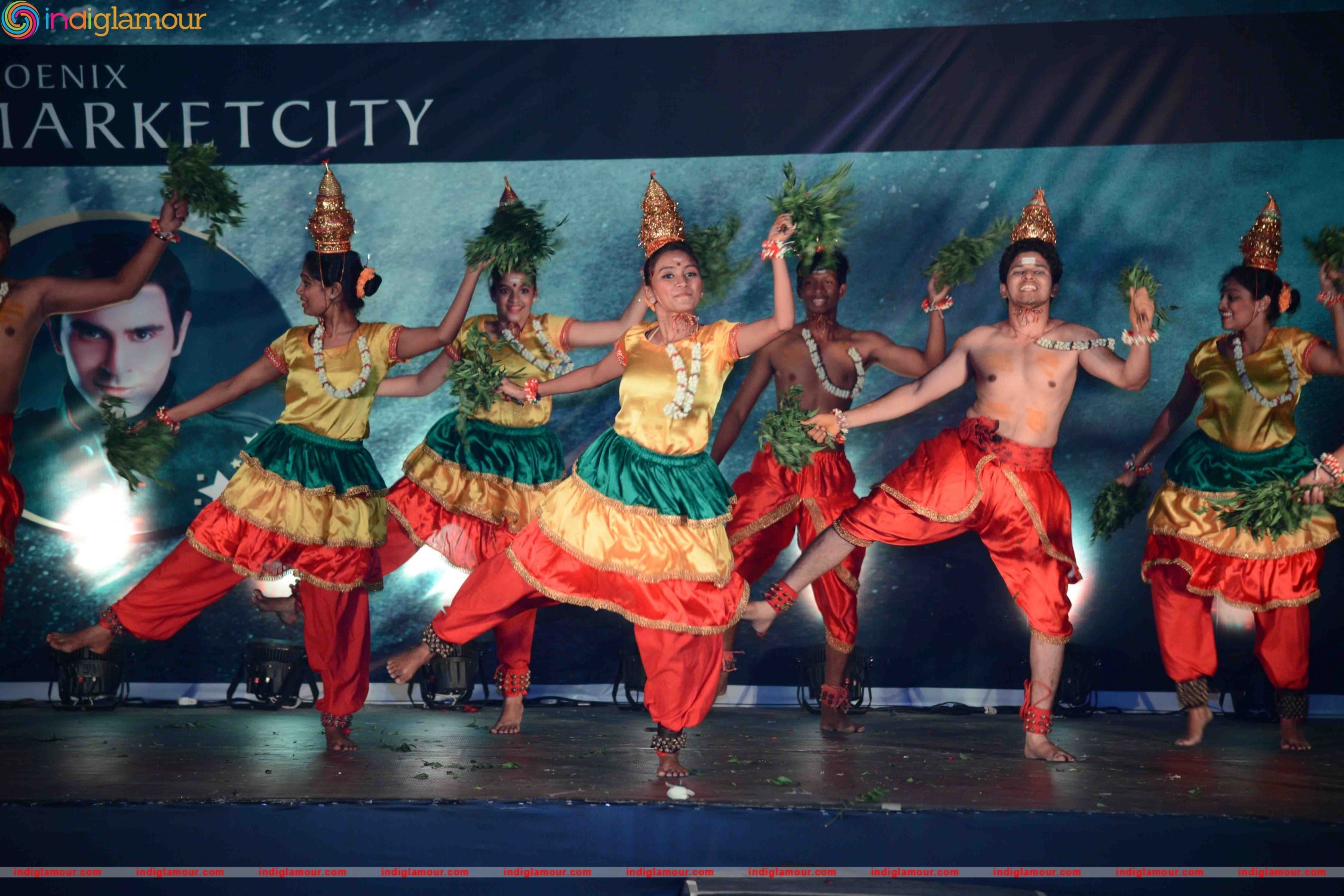 Bollywood Celebs at Grand Finale of Sandip Soparrkar Third India Dance Week Event hd photo