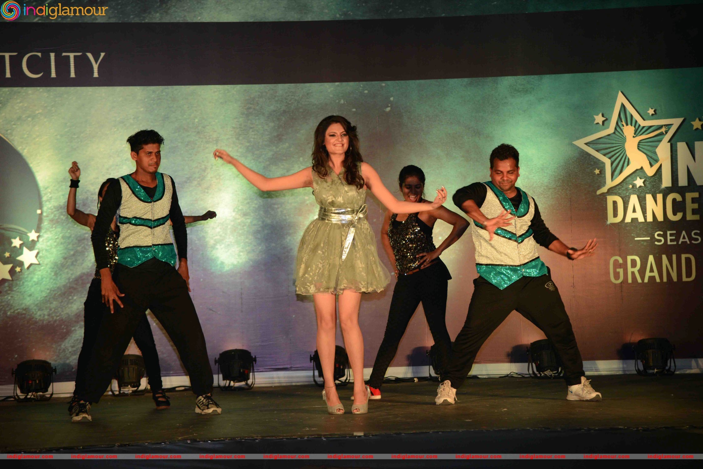 Bollywood Celebs at Grand Finale of Sandip Soparrkar Third India Dance Week Event hd photo