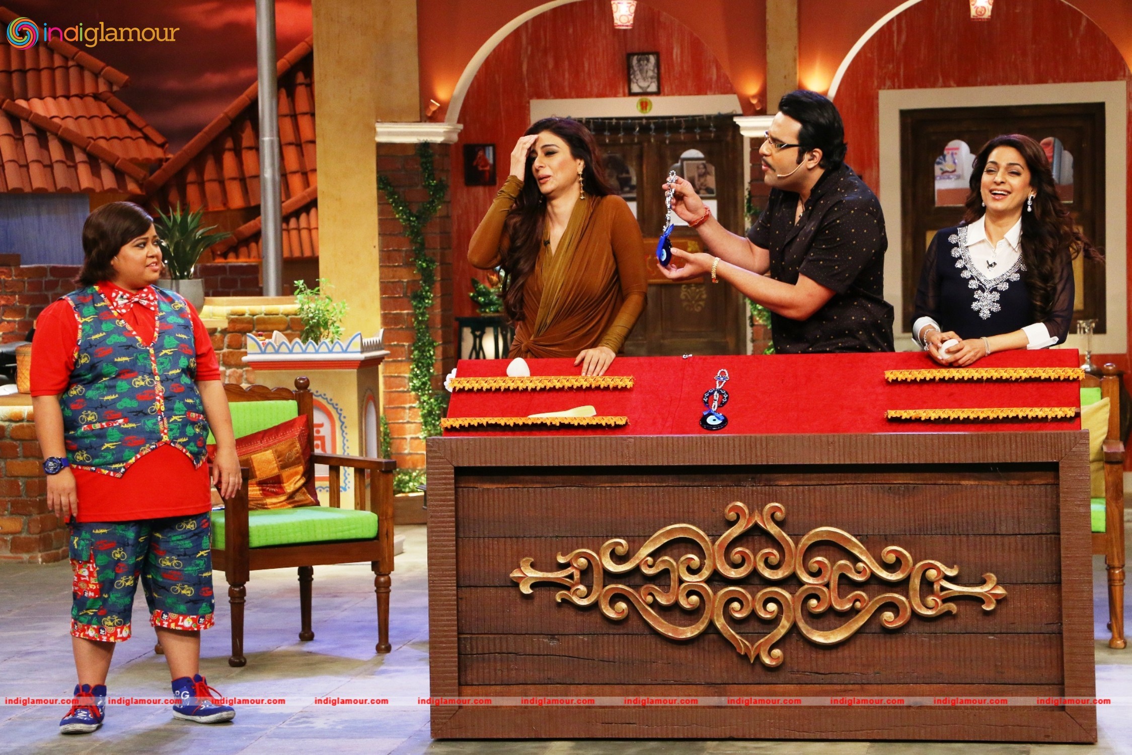 Tabu and Juhi Chawla on the Sets of Comedy Night Live Event hd photo