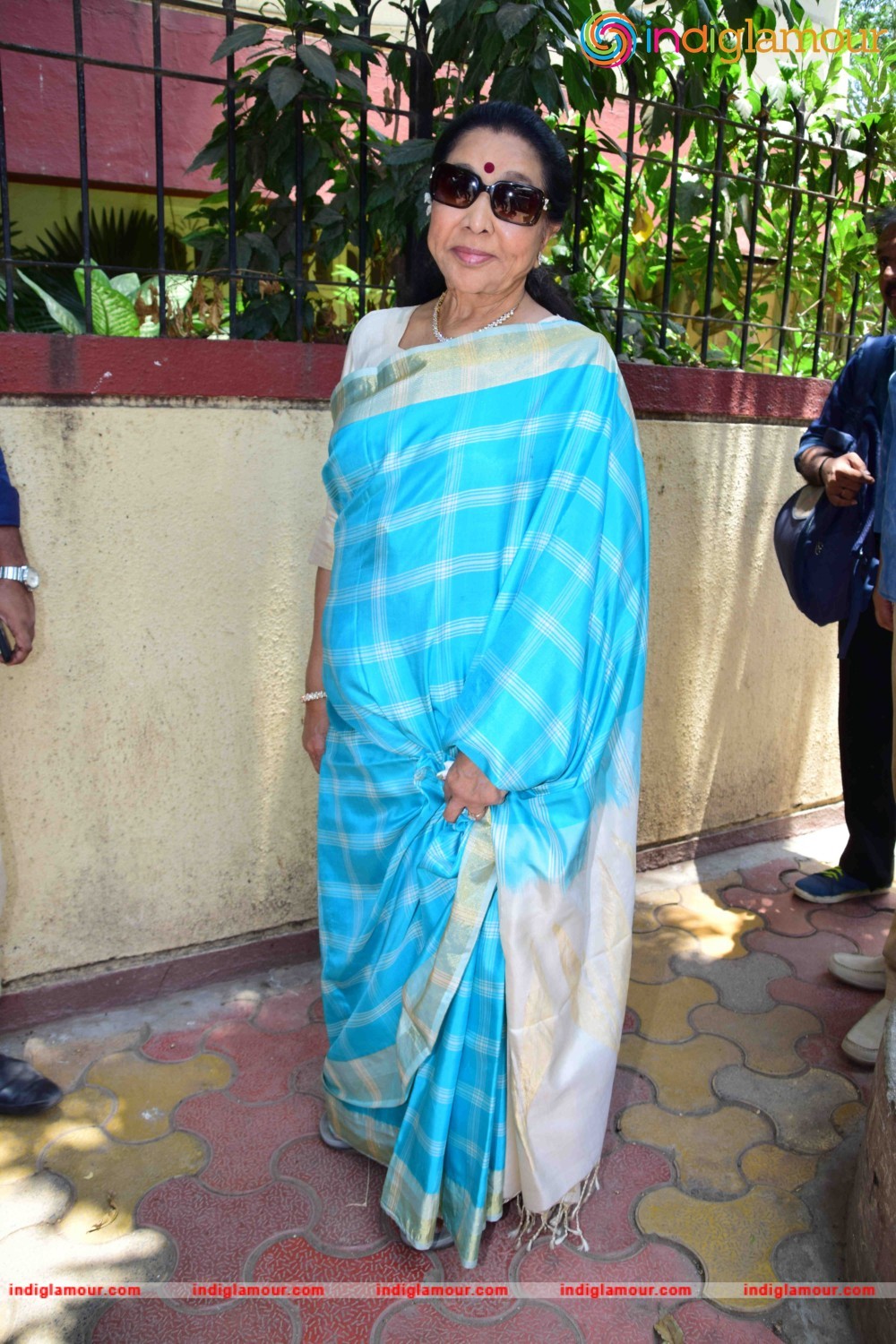 Asha Bhosle Unveil the May 2016 Issue of Society Magazine Event hd photo