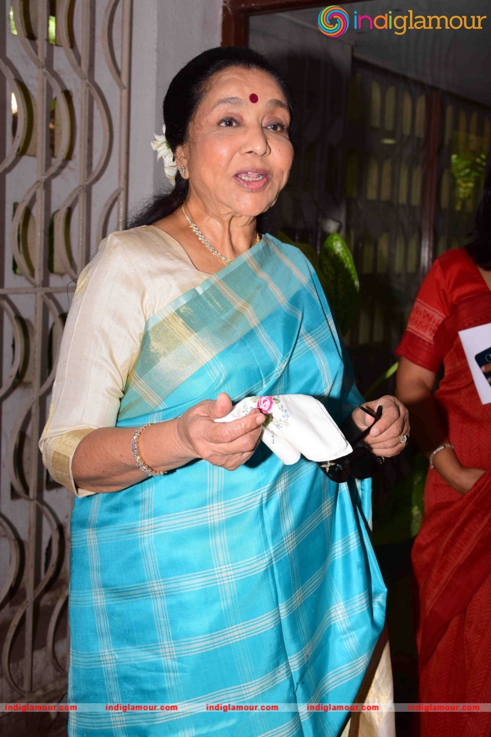 Asha Bhosle Unveil the May 2016 Issue of Society Magazine Event hd photo