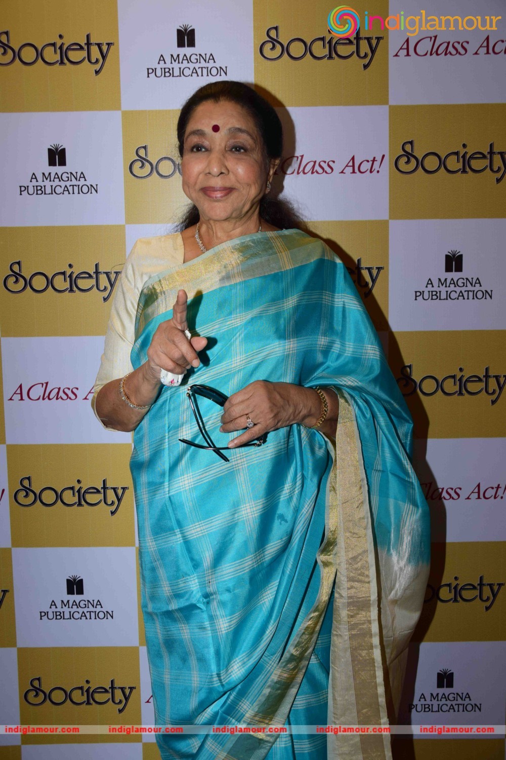 Asha Bhosle Unveil the May 2016 Issue of Society Magazine Event hd photo