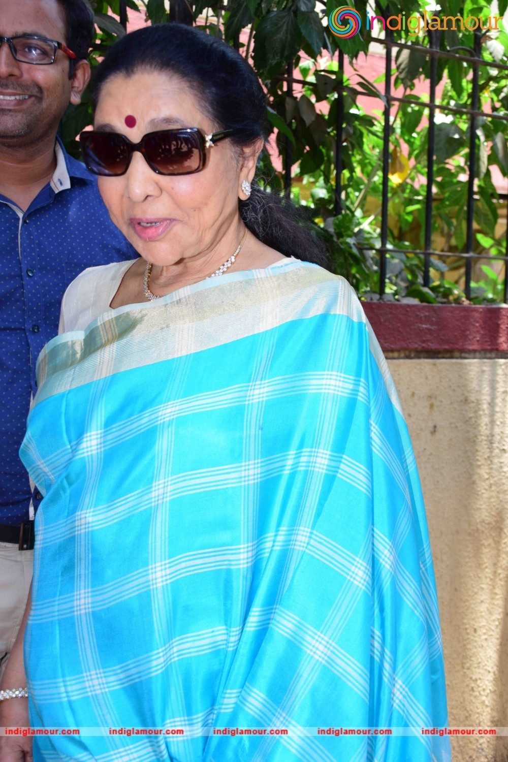 Asha Bhosle Unveil the May 2016 Issue of Society Magazine Event hd photo