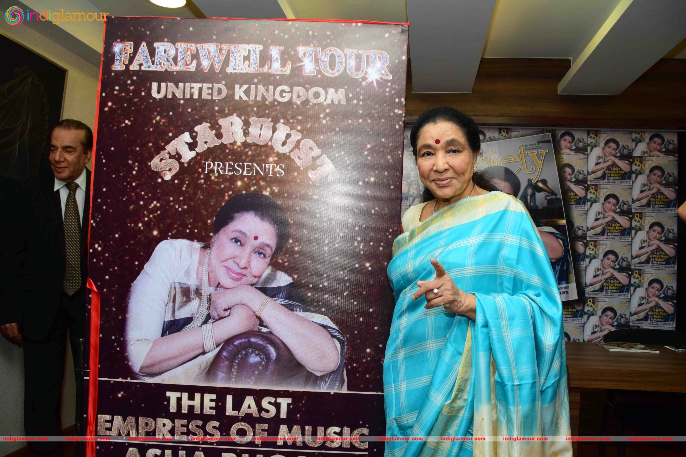 Asha Bhosle Unveil the May 2016 Issue of Society Magazine Event hd photo
