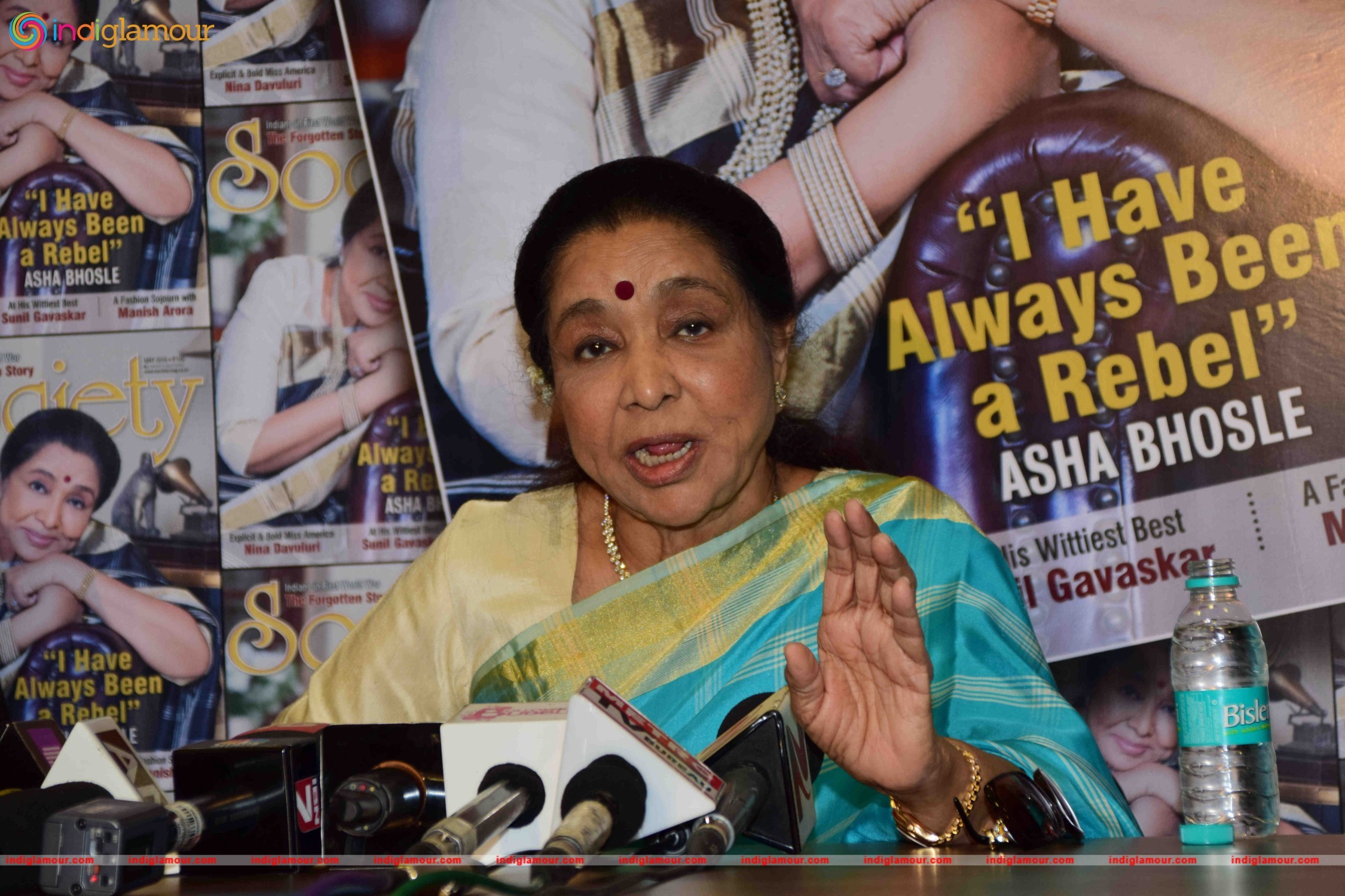 Asha Bhosle Unveil the May 2016 Issue of Society Magazine Event hd photo