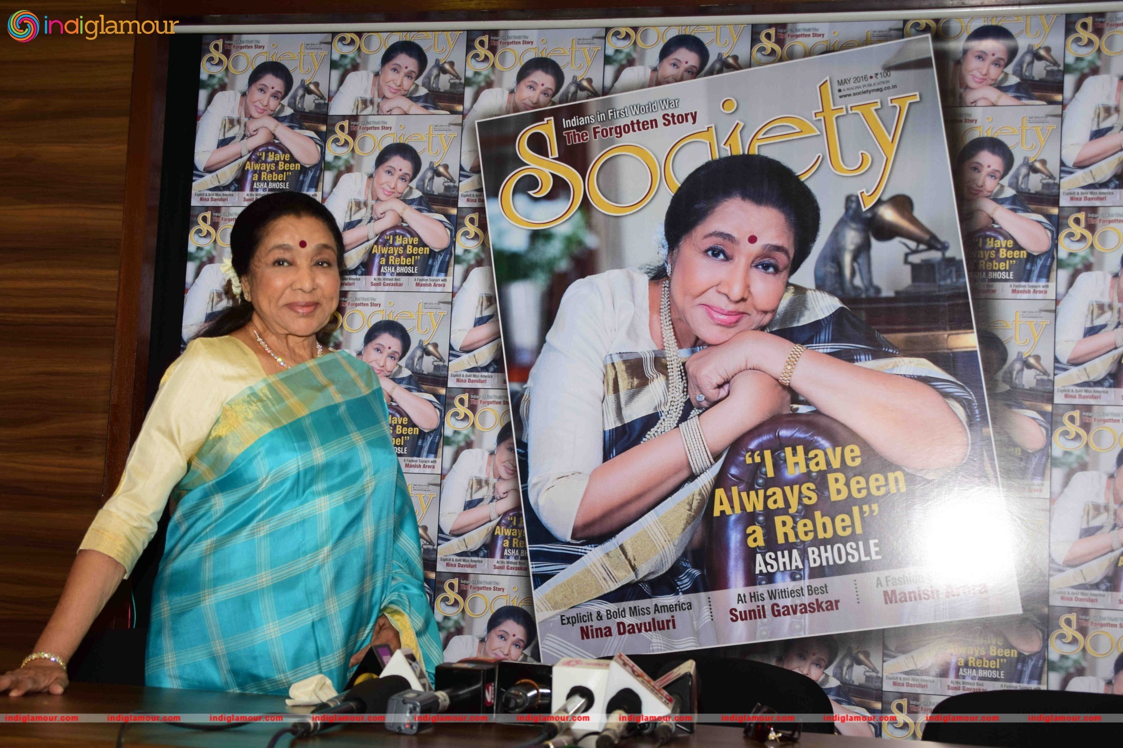 Asha Bhosle Unveil the May 2016 Issue of Society Magazine Event hd photo