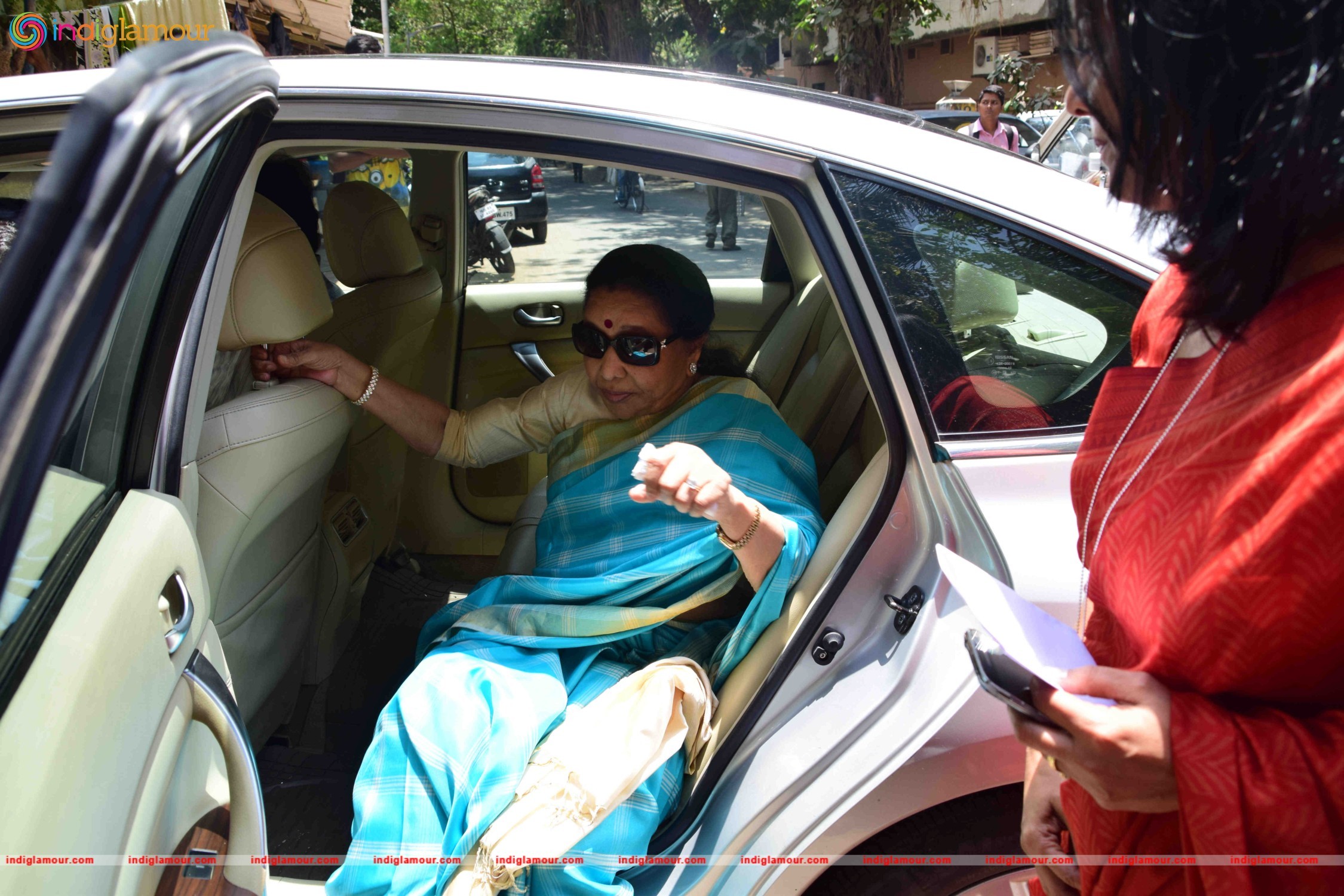 Asha Bhosle Unveil the May 2016 Issue of Society Magazine Event hd photo