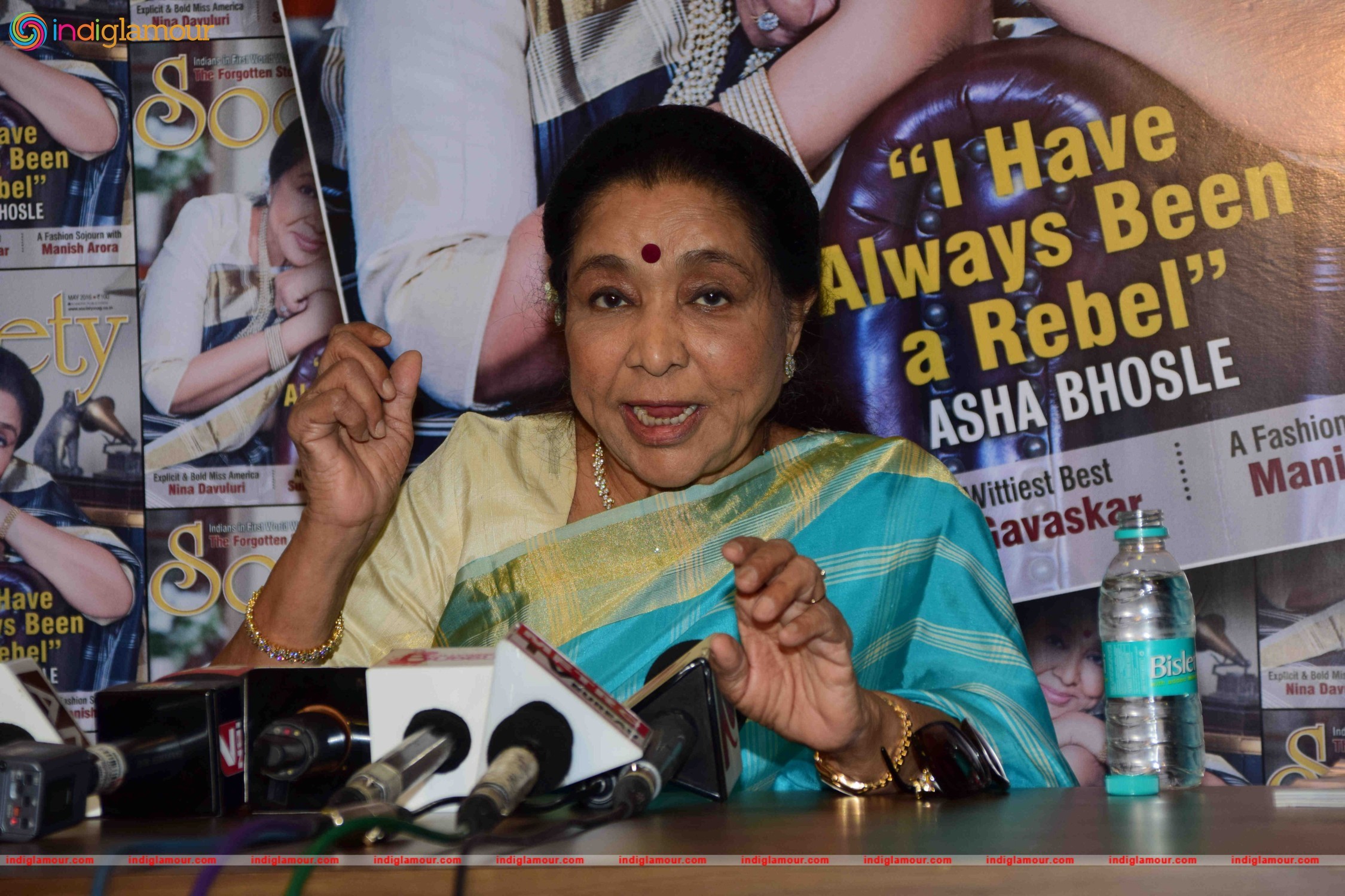 Asha Bhosle Unveil the May 2016 Issue of Society Magazine Event hd photo