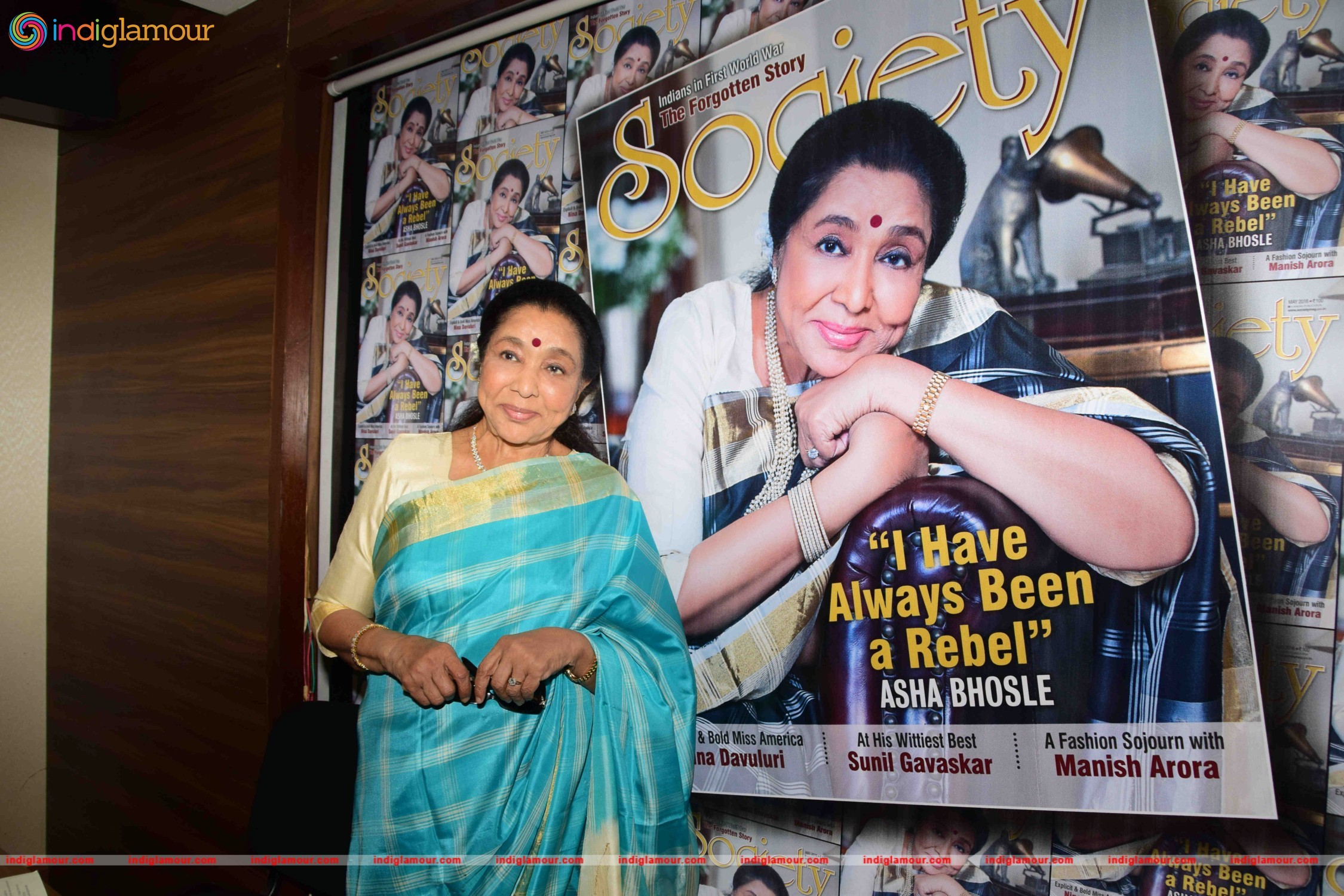 Asha Bhosle Unveil the May 2016 Issue of Society Magazine Event hd photo