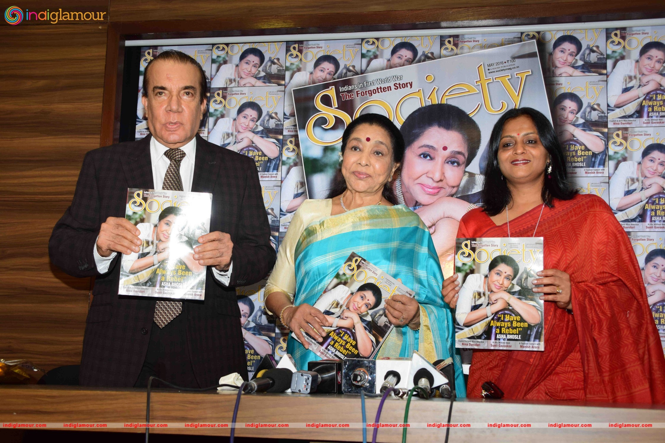 Asha Bhosle Unveil the May 2016 Issue of Society Magazine Event hd photo