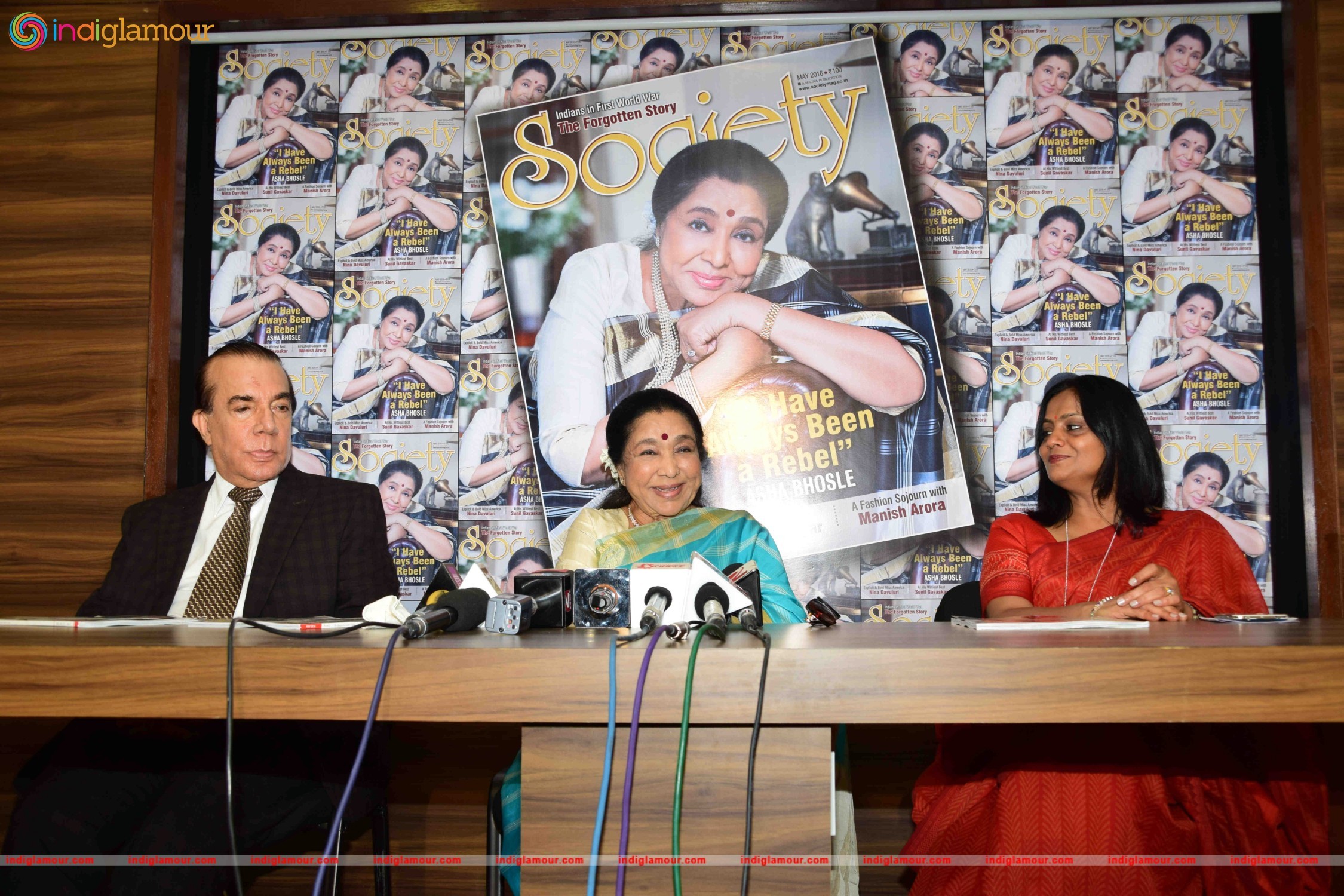 Asha Bhosle Unveil the May 2016 Issue of Society Magazine Event hd photo