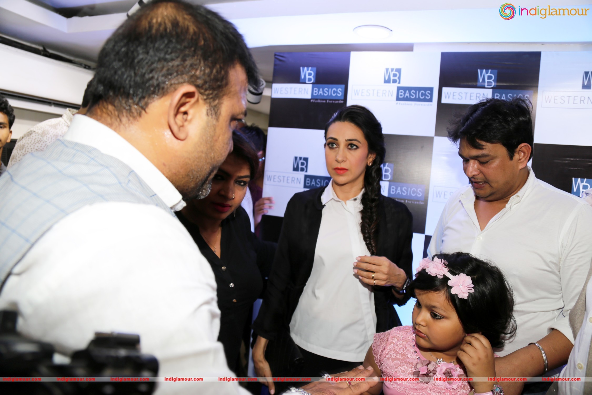 Karisma Kapoor Inaugurated Western Basics Kids Wear Store Event hd photo