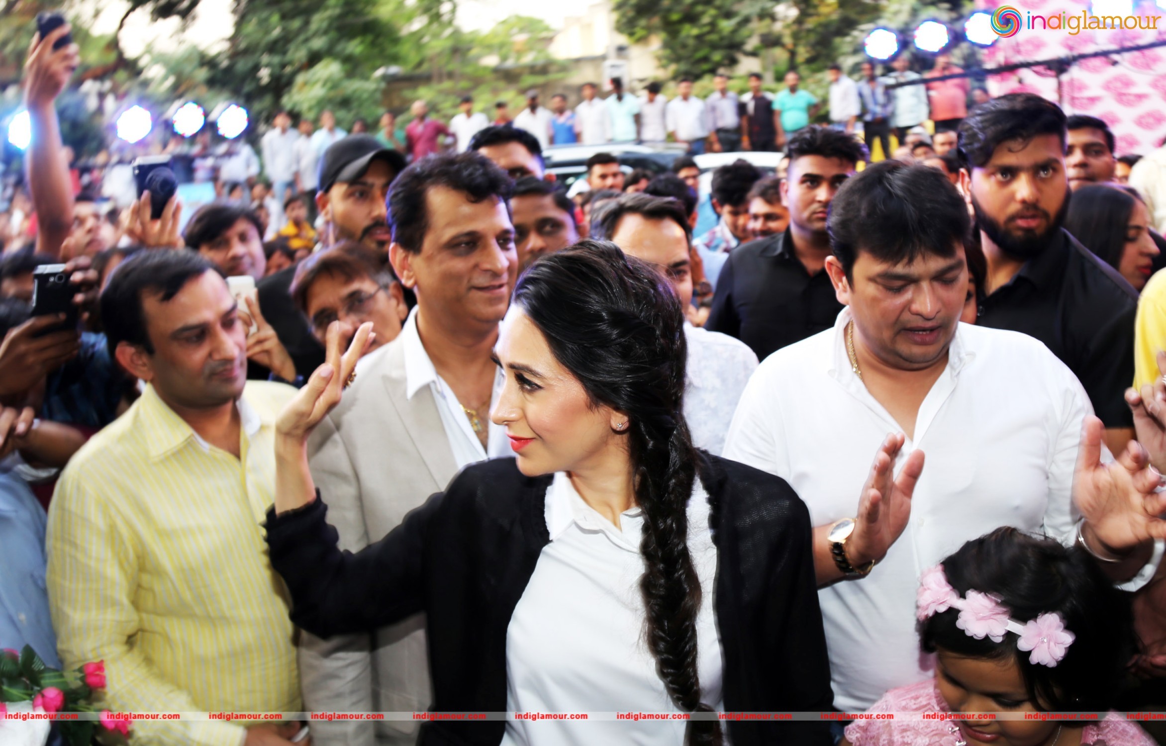 Karisma Kapoor Inaugurated Western Basics Kids Wear Store Event hd photo