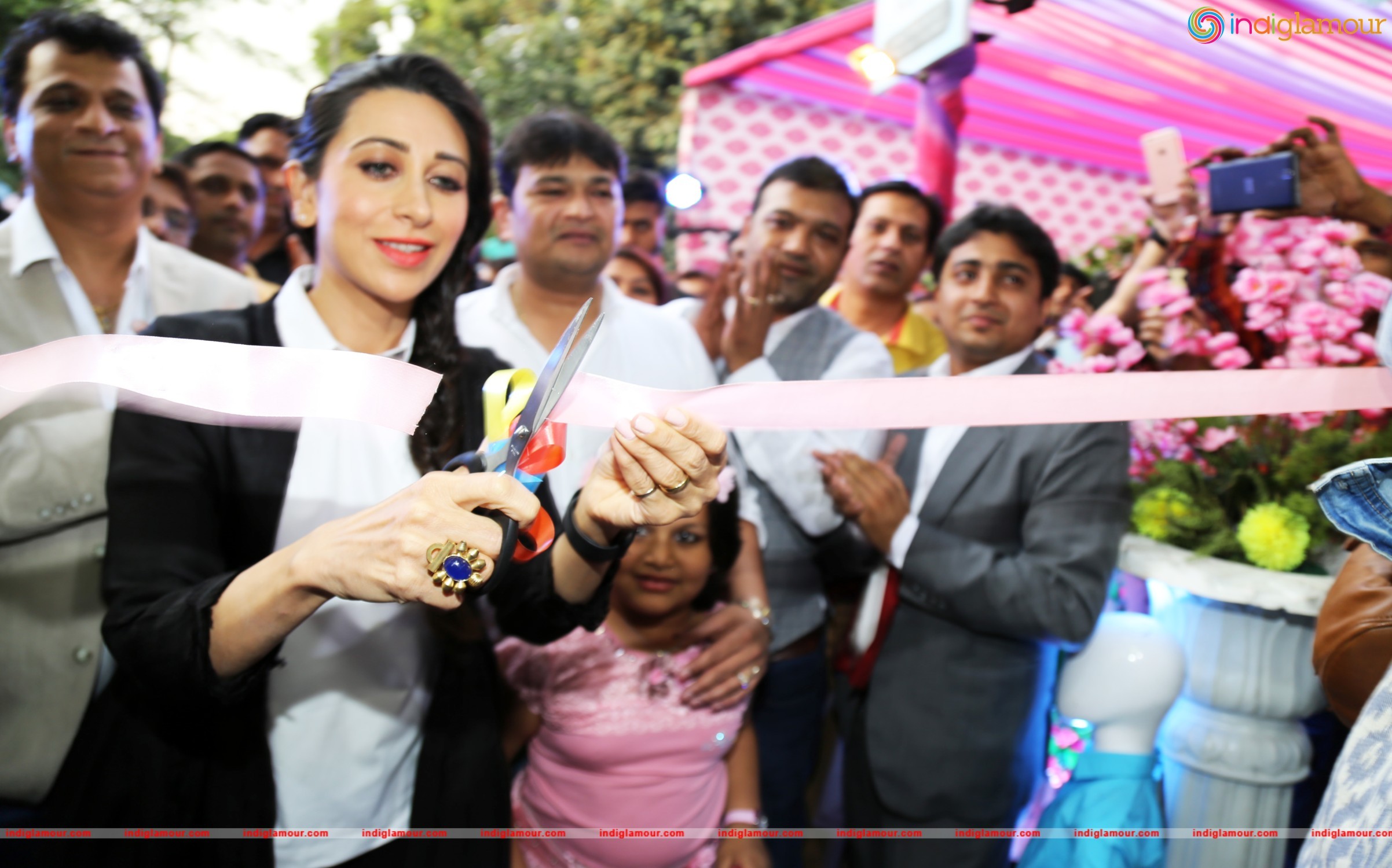 Karisma Kapoor Inaugurated Western Basics Kids Wear Store Event hd photo