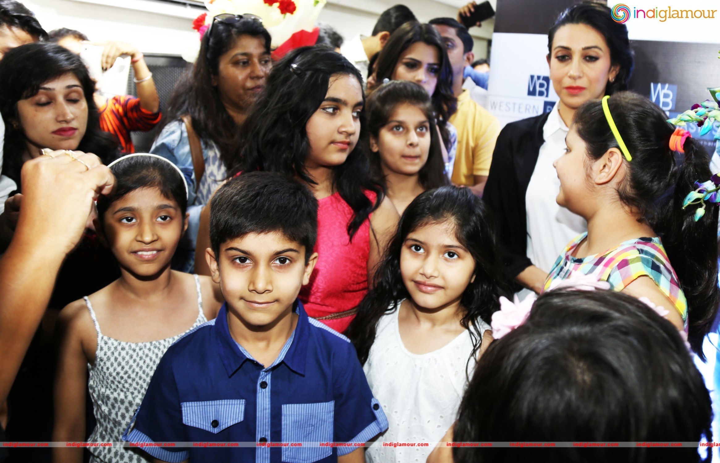 Karisma Kapoor Inaugurated Western Basics Kids Wear Store Event hd photo