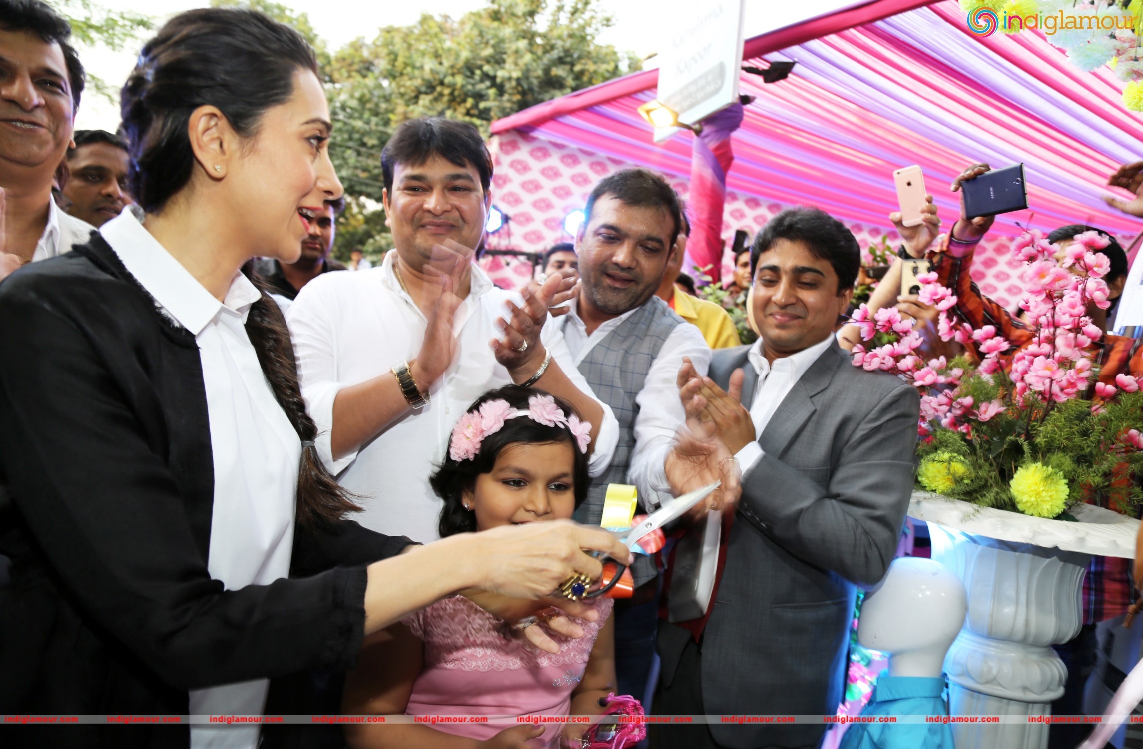 Karisma Kapoor Inaugurated Western Basics Kids Wear Store Event hd photo