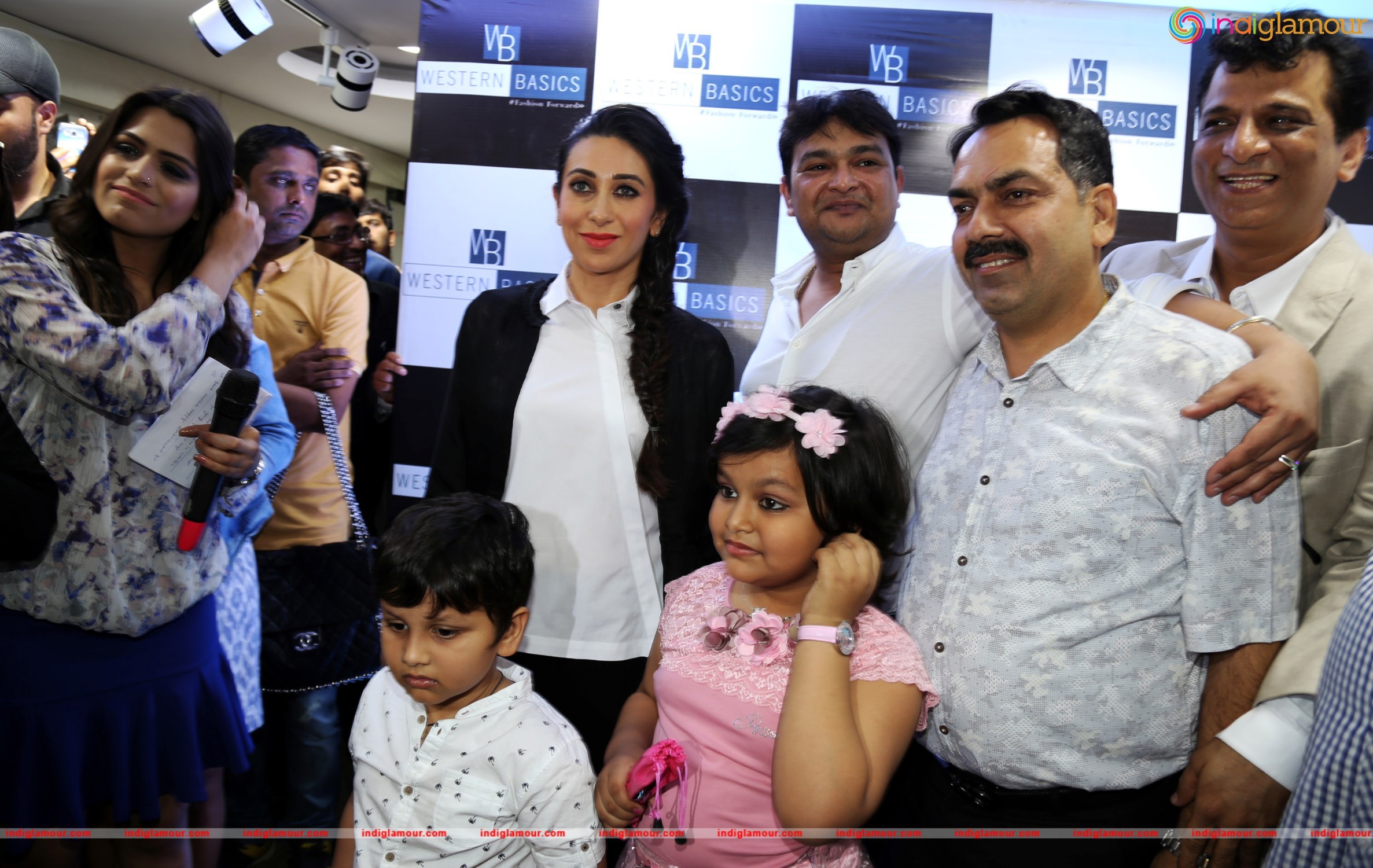 Karisma Kapoor Inaugurated Western Basics Kids Wear Store Event hd photo